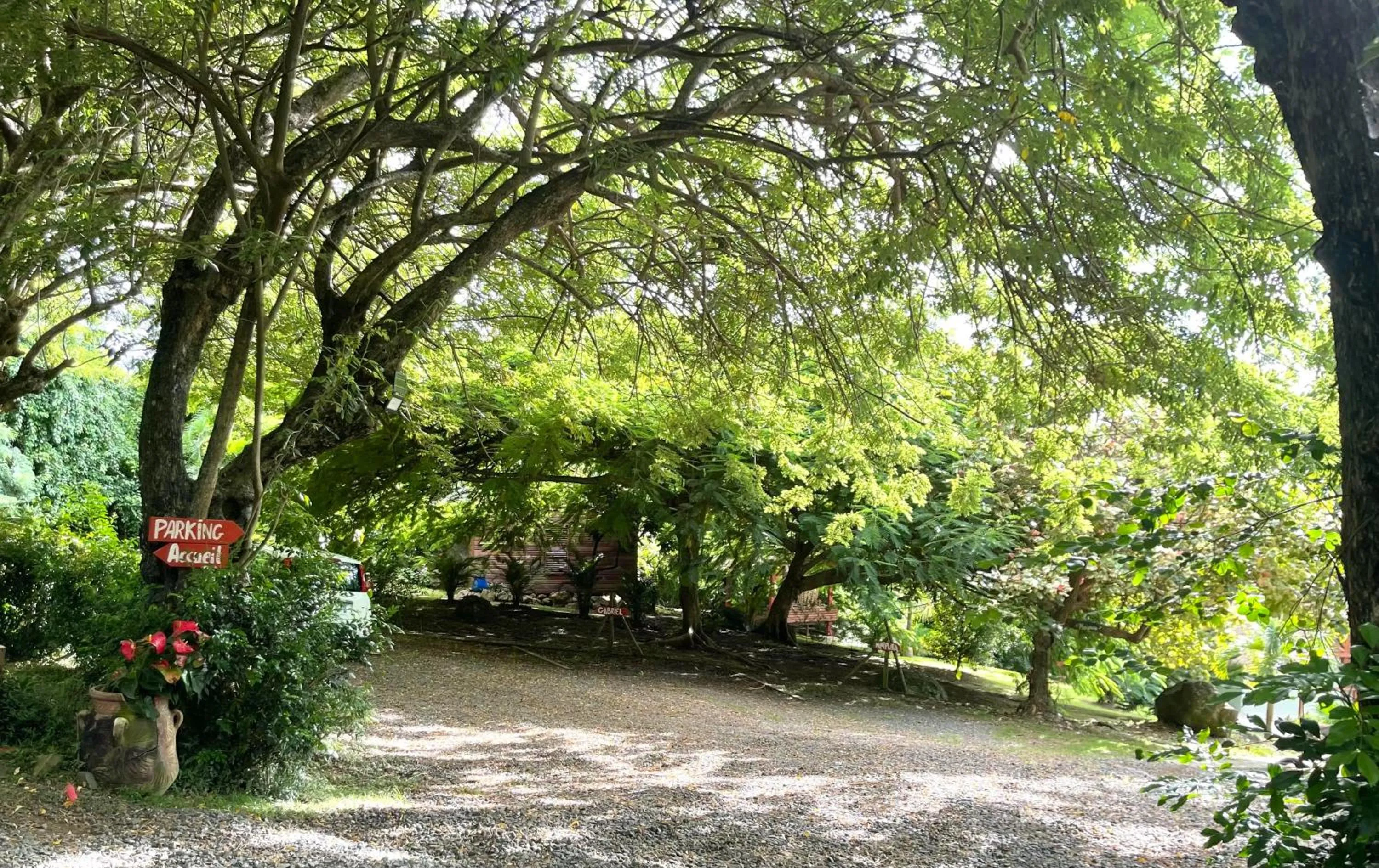 Parking in TropicAngel ECOLODGE de Charme