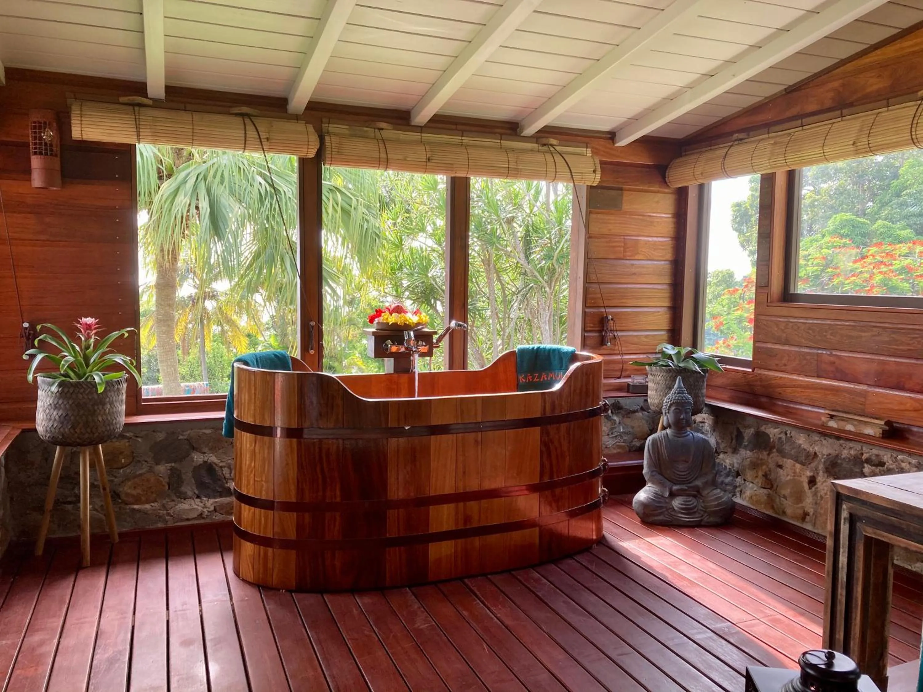Bath in TropicAngel ECOLODGE de Charme