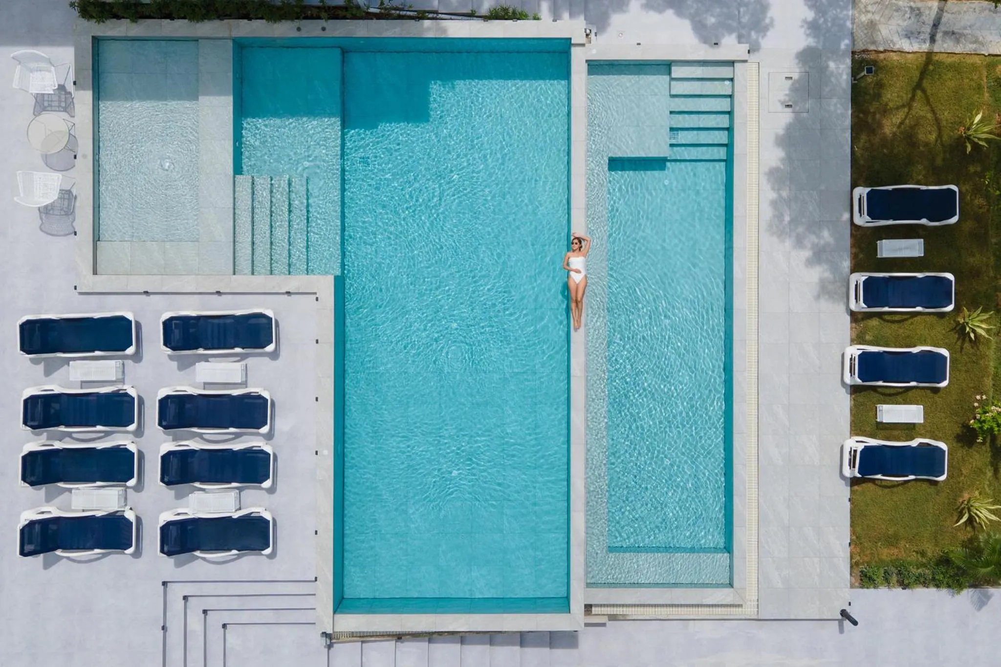 Swimming pool in Magical Mountain View Resort