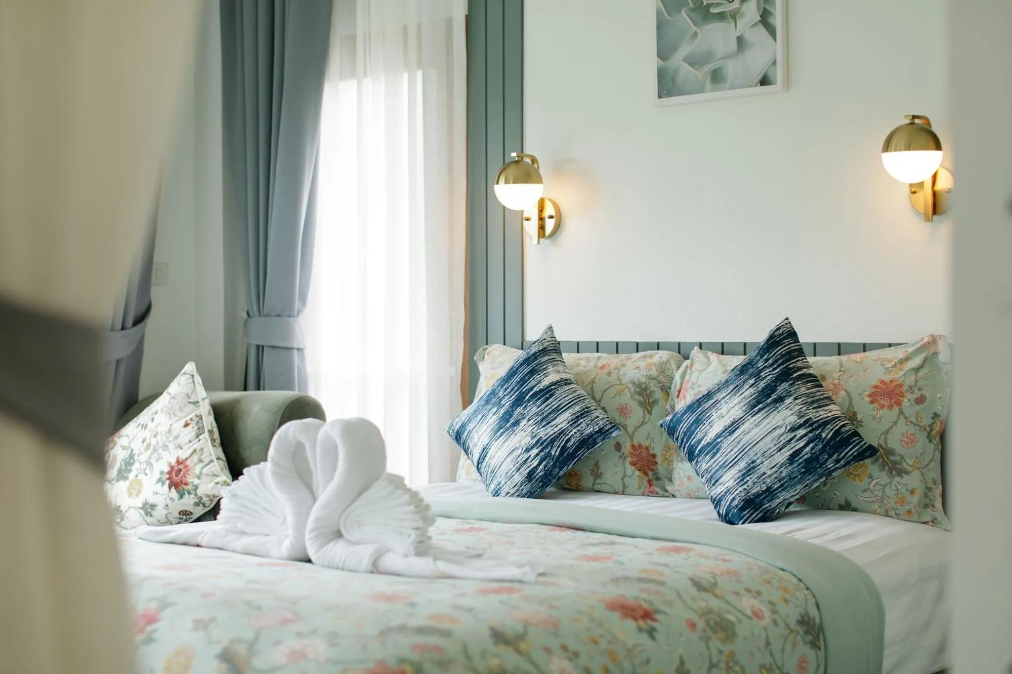 Bed in Magical Mountain View Resort