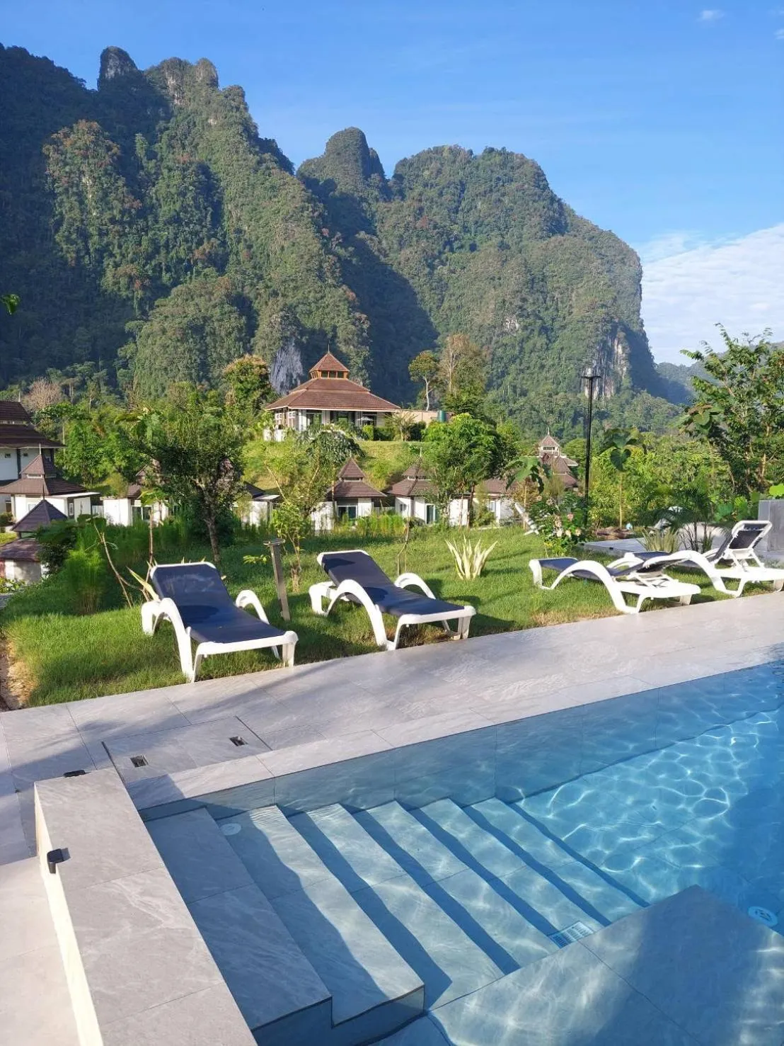 Swimming pool in Magical Mountain View Resort