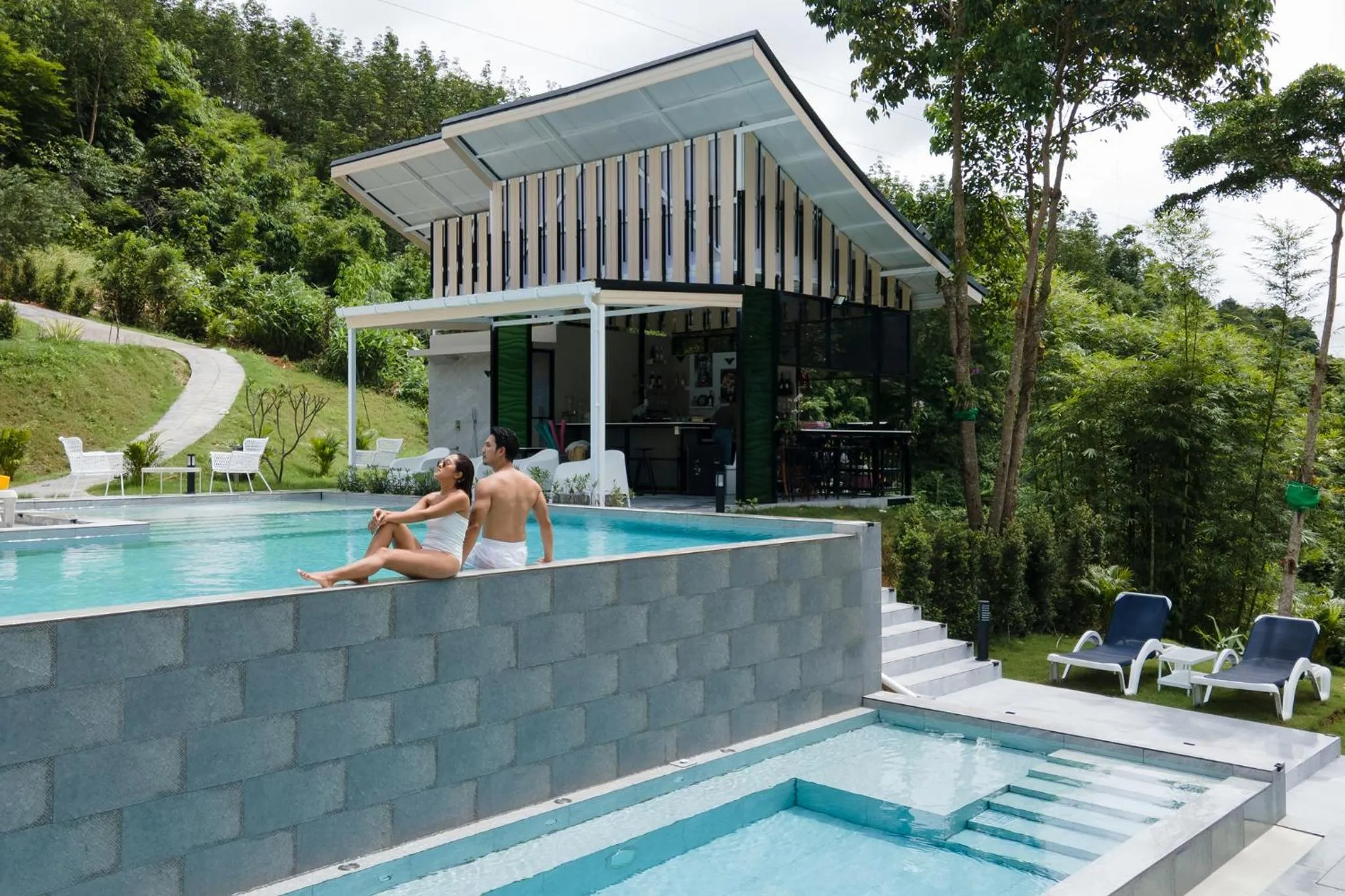 Swimming pool in Magical Mountain View Resort