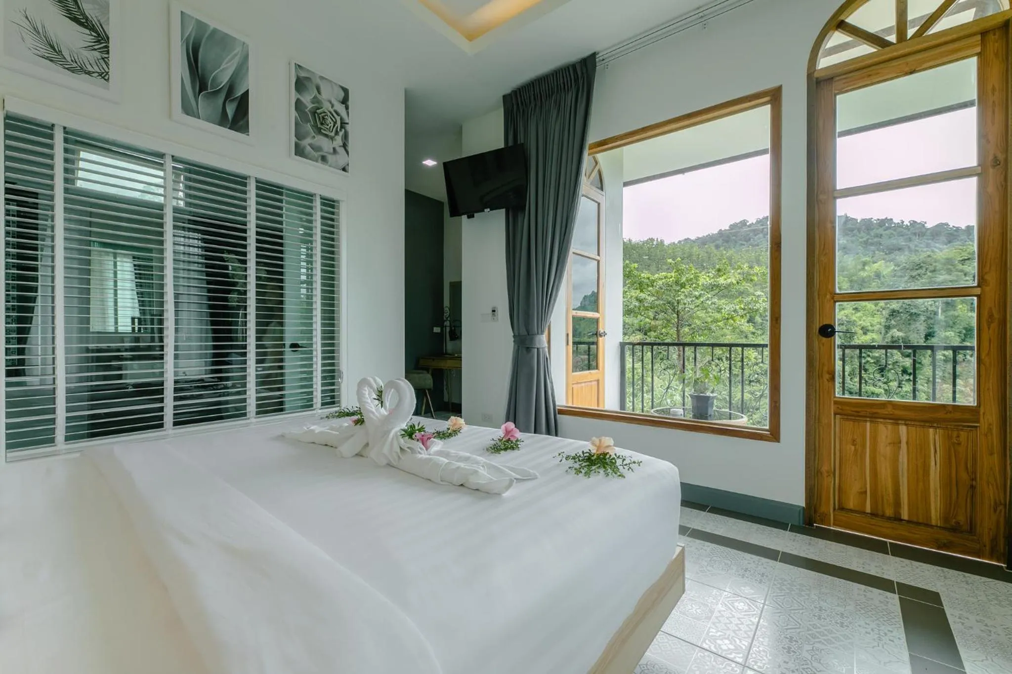 Bed in Magical Mountain View Resort