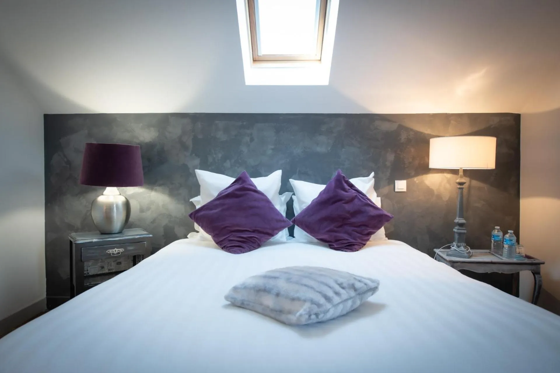 Seating area, Bed in Villa Hortebise