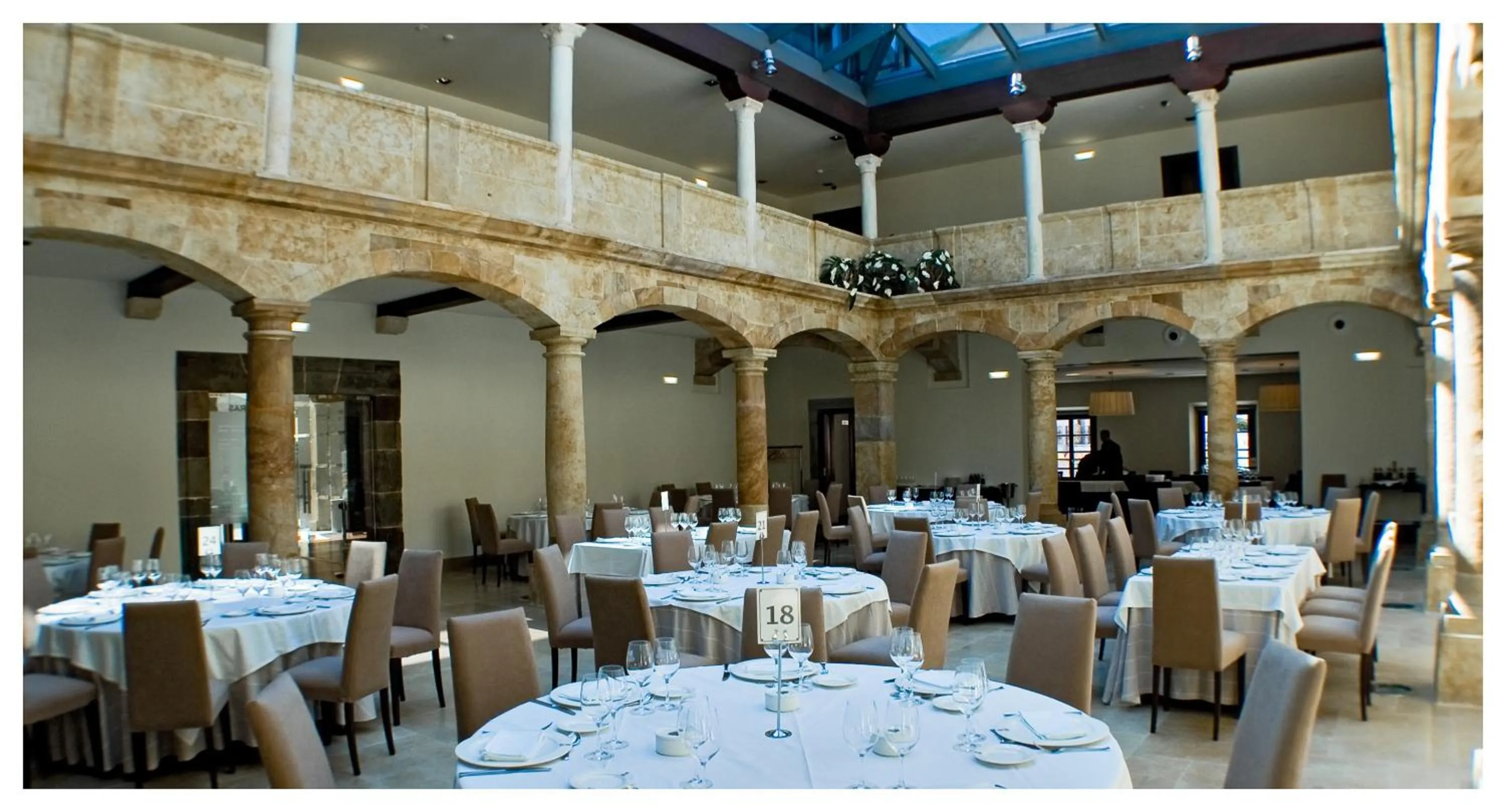 Restaurant/places to eat in Hotel Palacio de Merás
