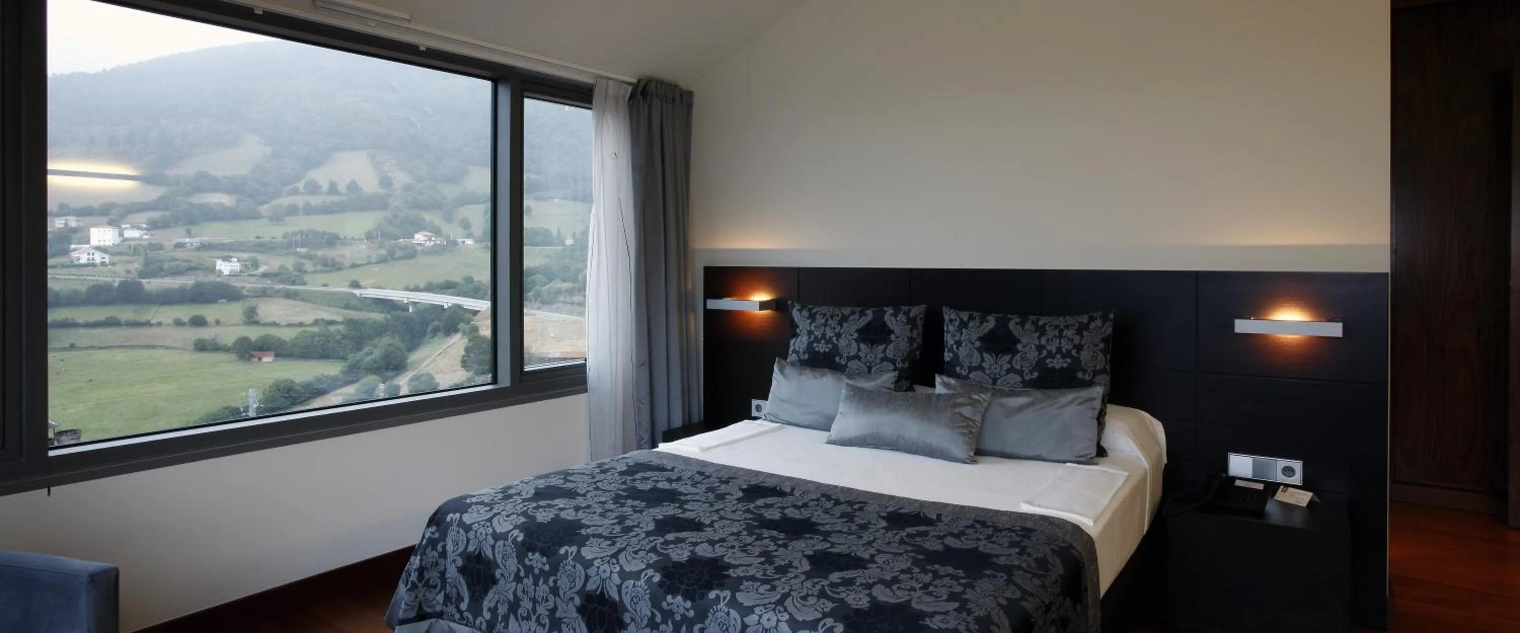 Photo of the whole room, Bed in Hotel Palacio de Merás