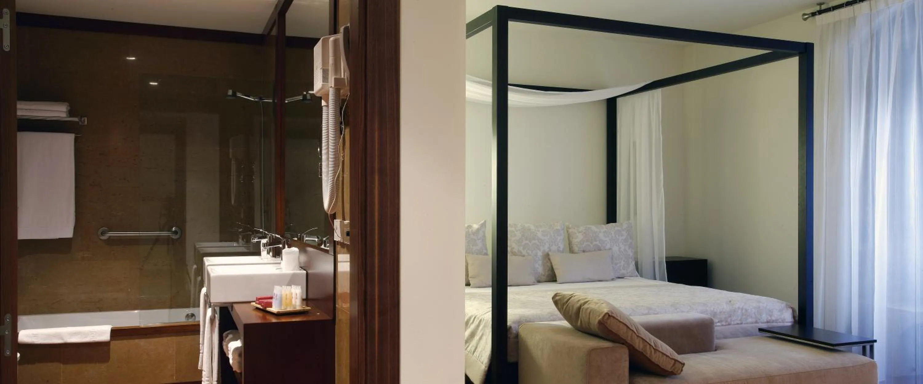 Photo of the whole room, Bed in Hotel Palacio de Merás