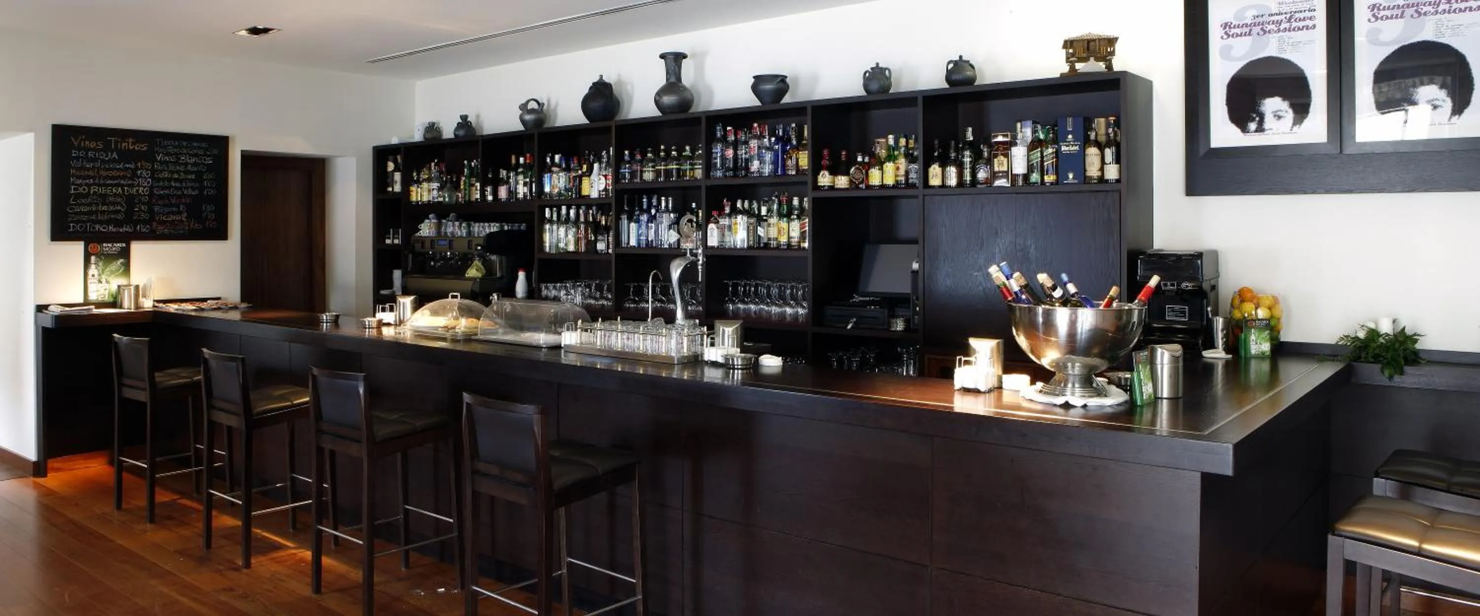 Lounge or bar in Hotel Palacio de Merás