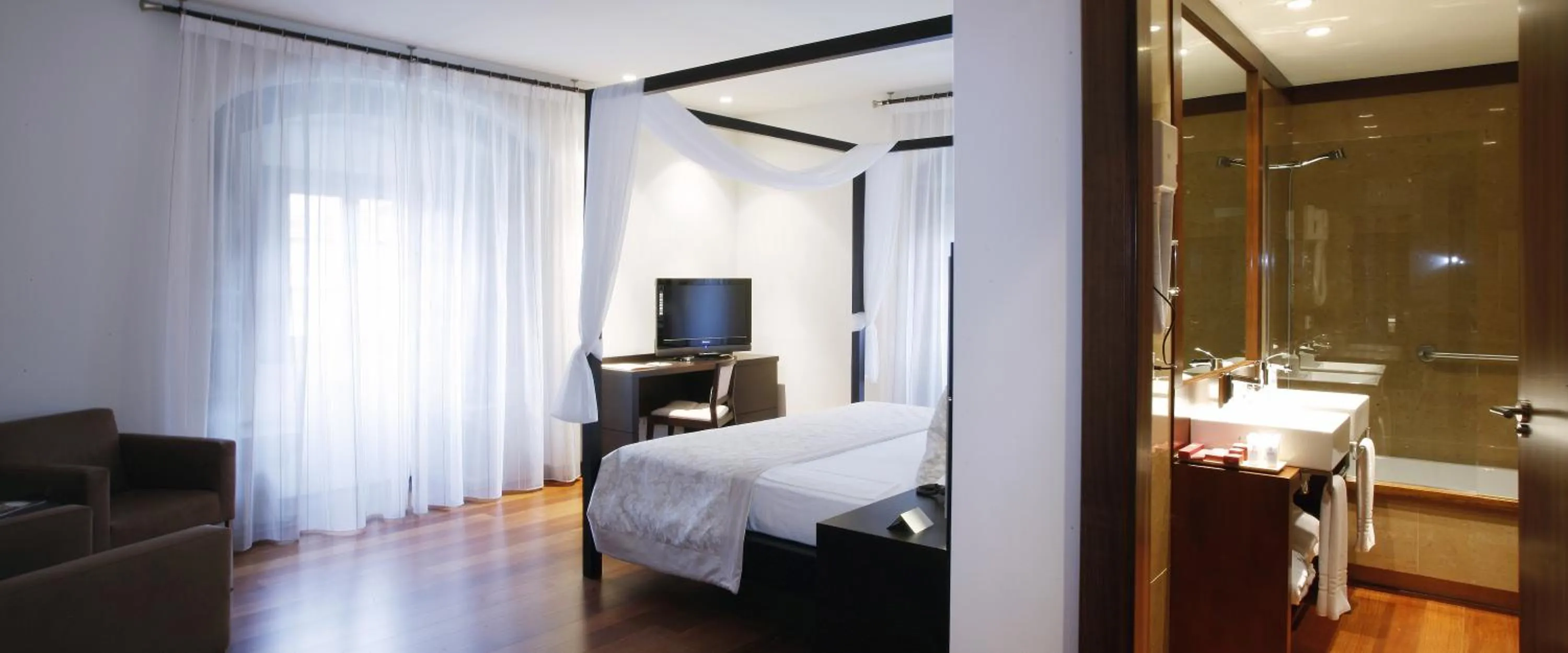 Photo of the whole room, Bed in Hotel Palacio de Merás