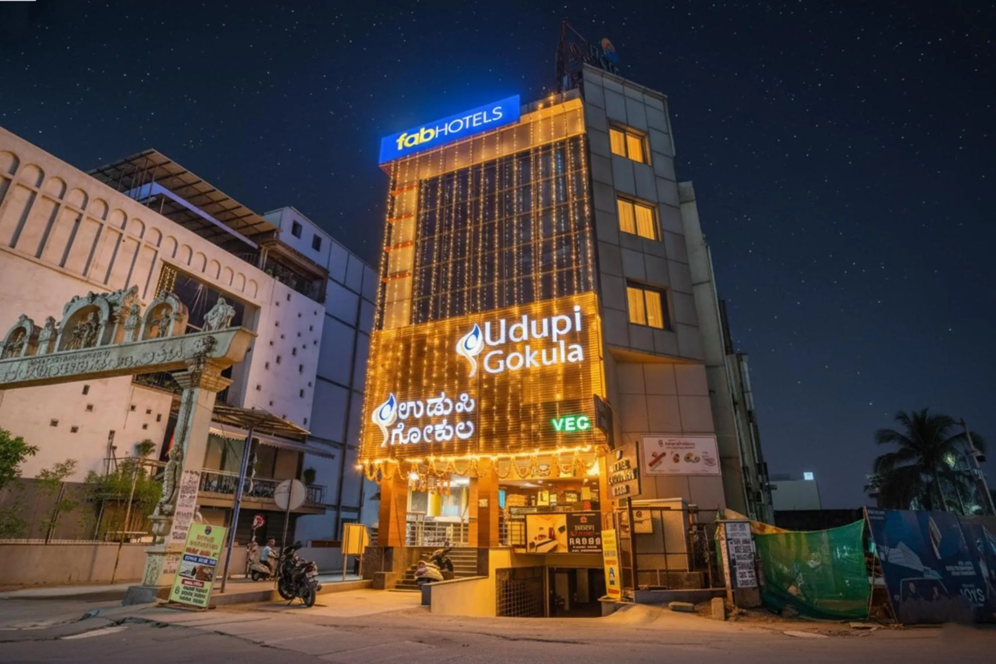 Facade/entrance in Via Shreyas Inn