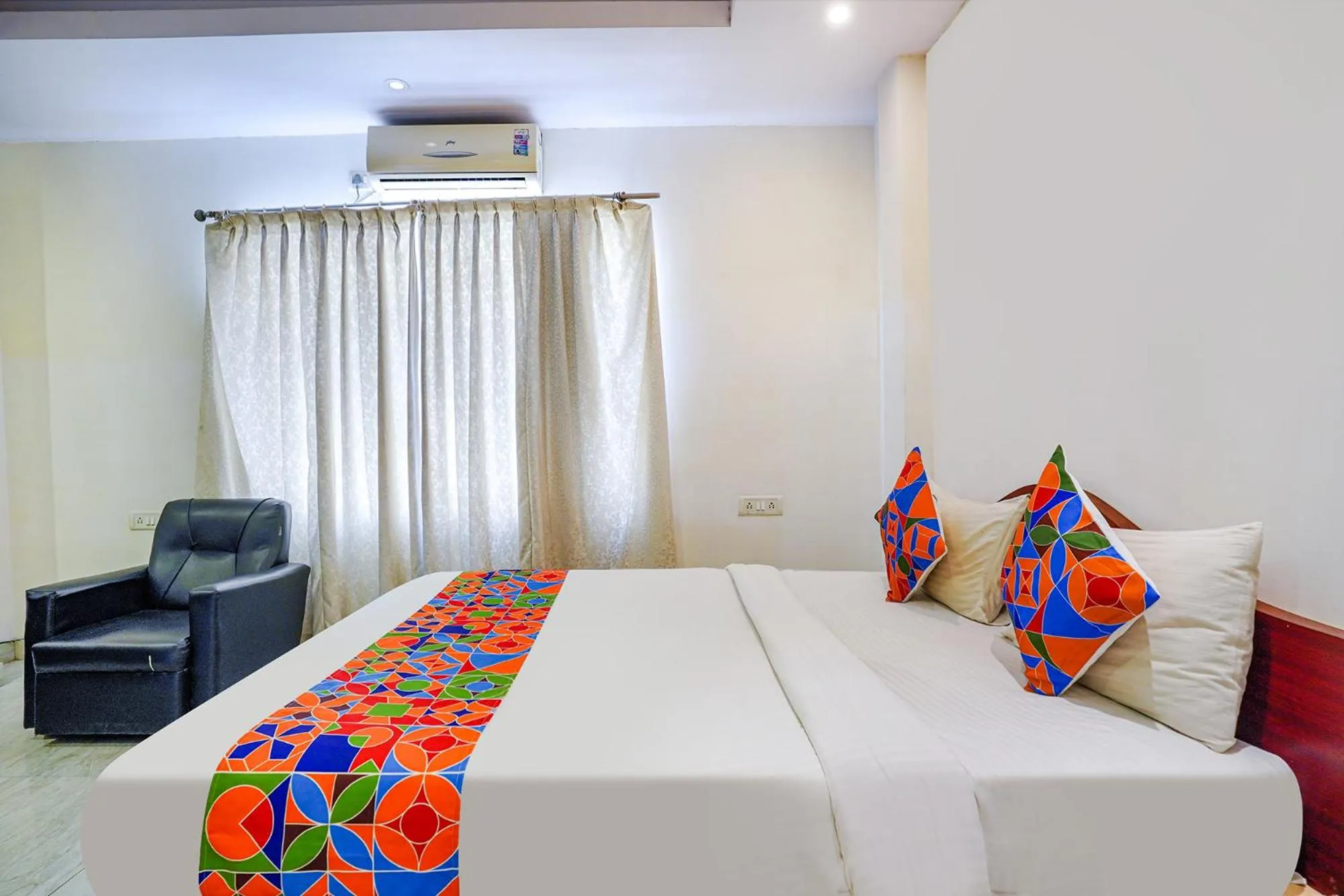 Bed in FabHotel Shreyas Inn - Kaikondrahalli Lake