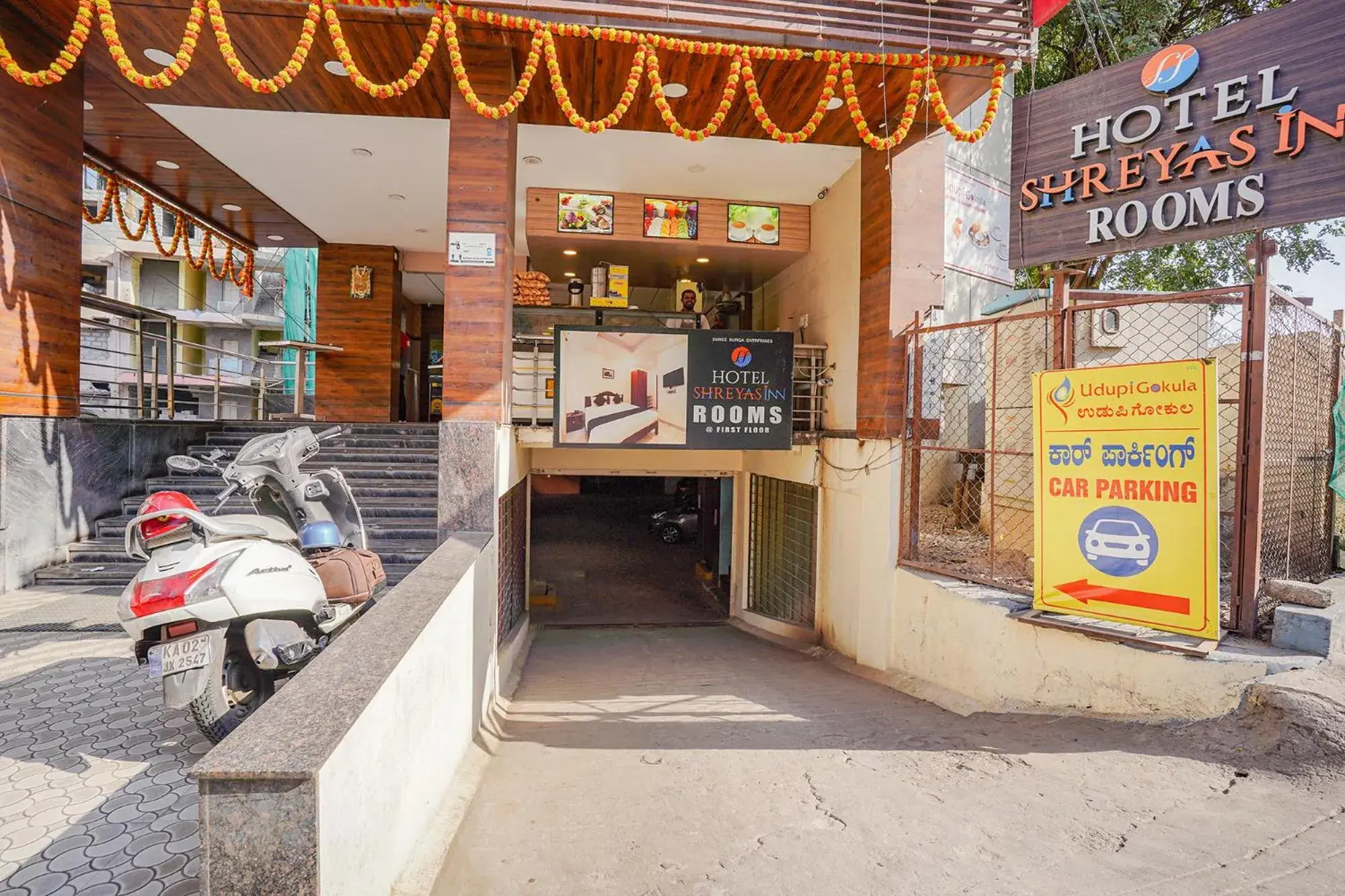 Facade/entrance in FabHotel Shreyas Inn - Kaikondrahalli Lake Facade/entrance in FabHotel Shreyas Inn - Kaikondrahalli Lake