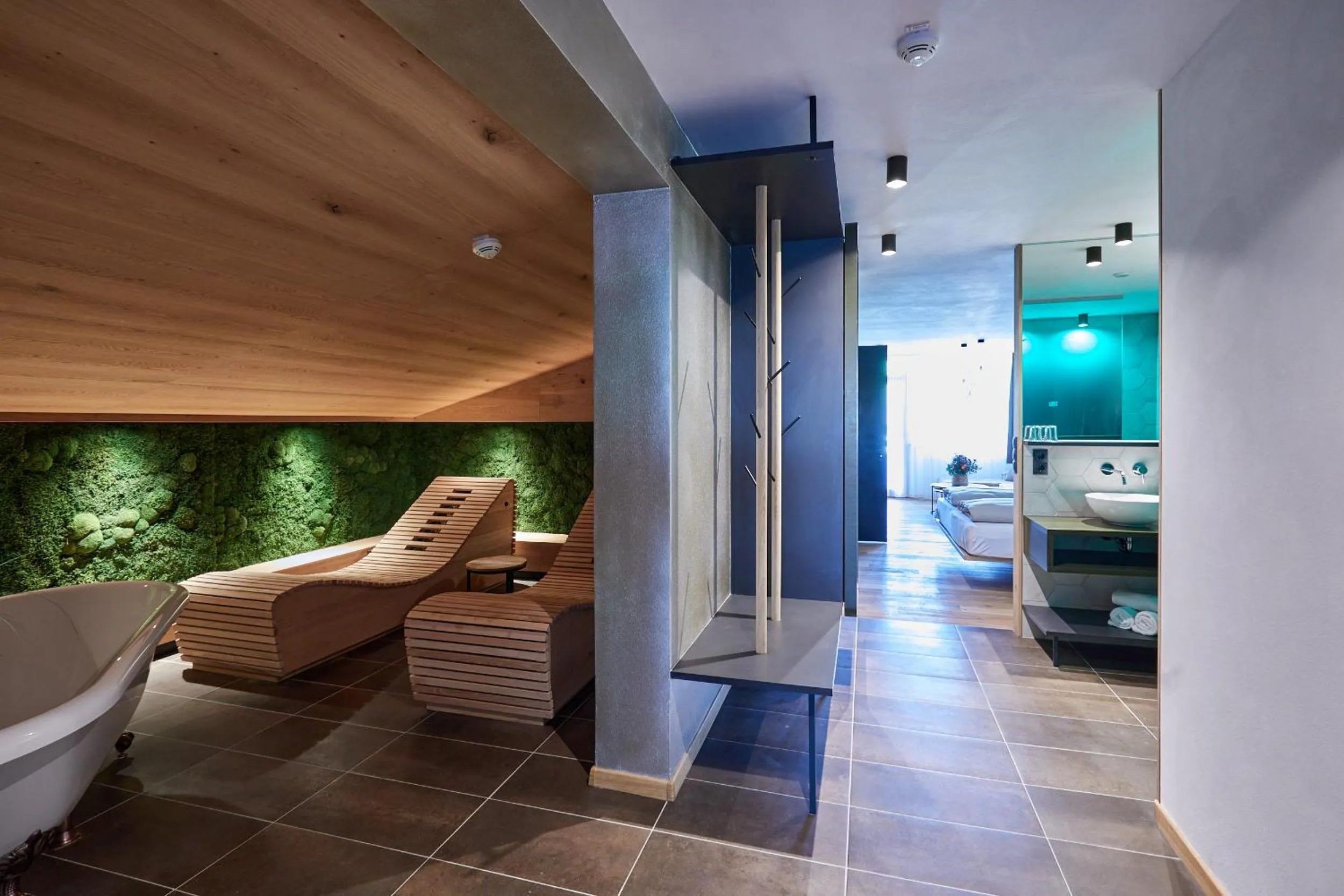 Photo of the whole room in EdeR FriDa - Tuttiii KomPletti ALL inKlusiv