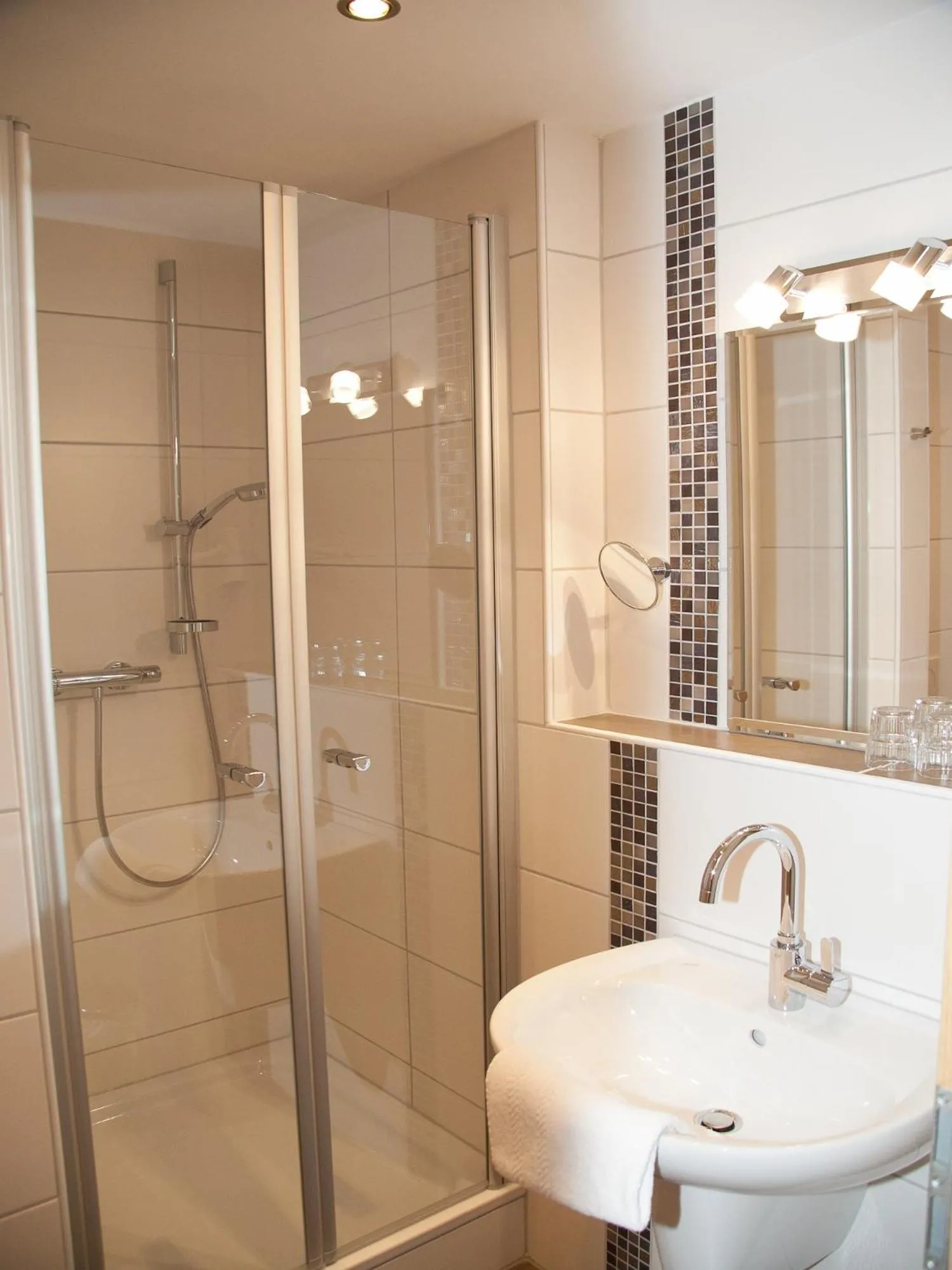Shower in Bettmann regional Einkaufen & Bauernhofurlaub
