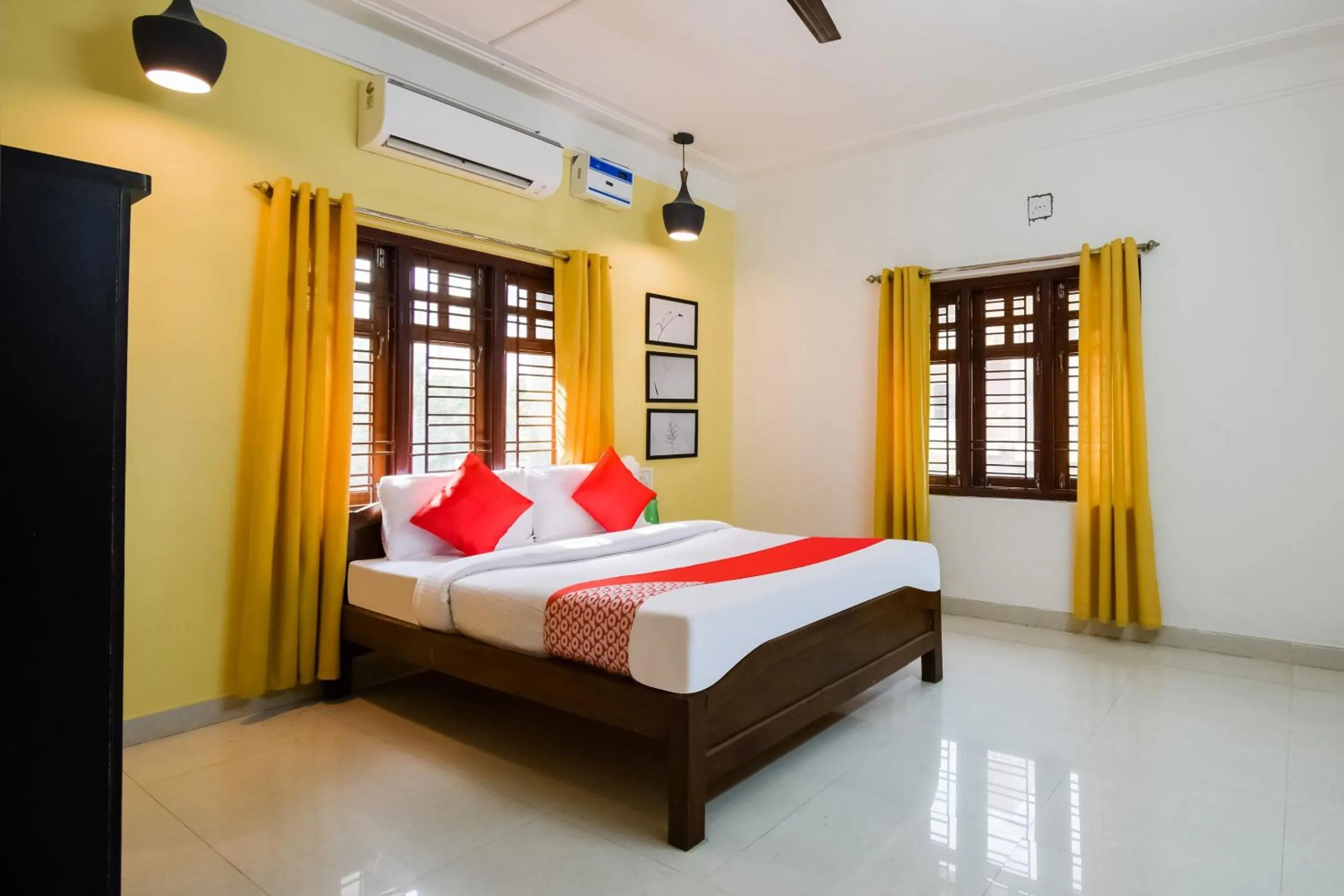 Bedroom, Bed in Hotel O Mks Inn