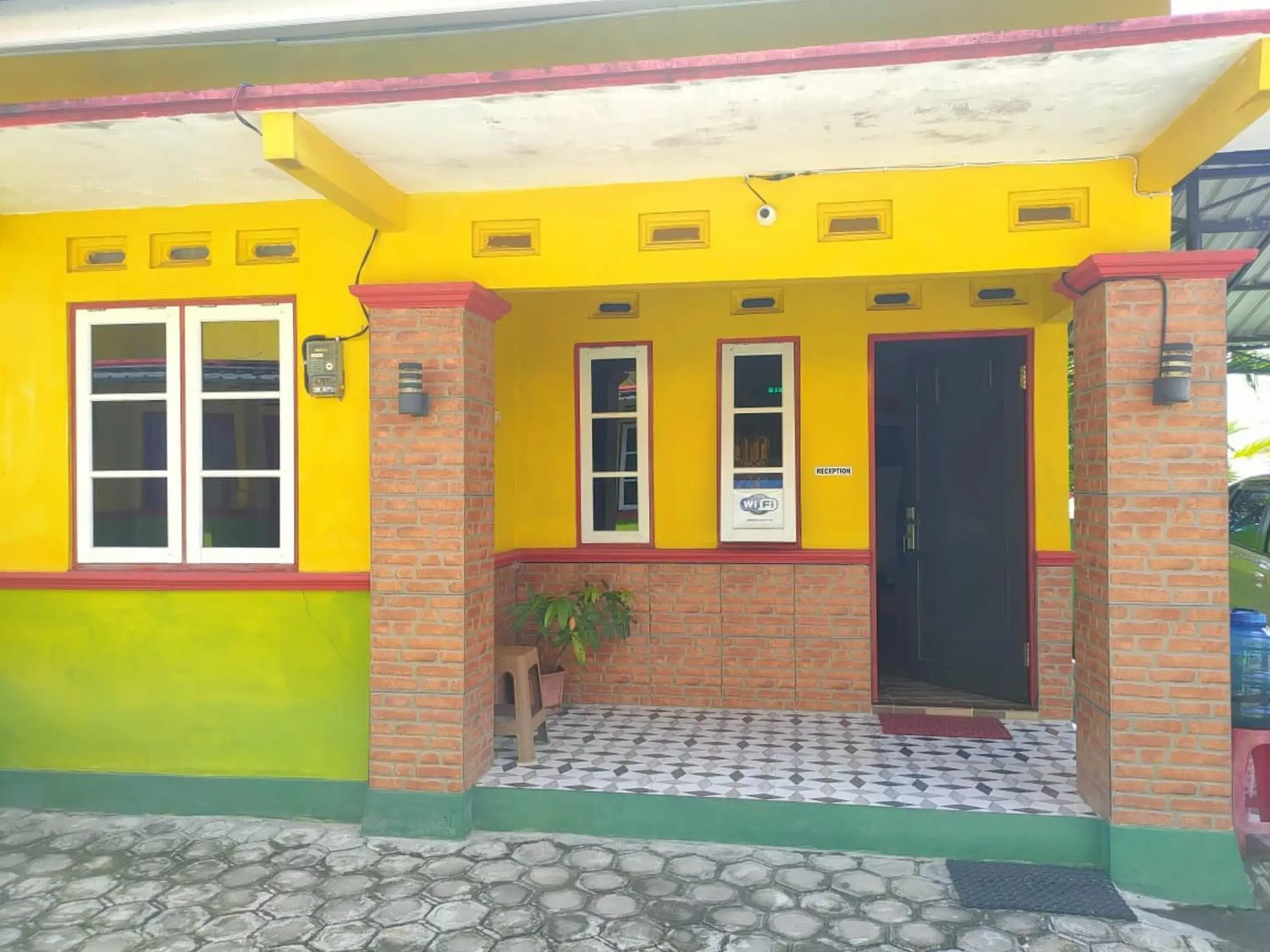 Property building in Adihan Homestay Mitra RedDoorz Property building in Adihan Homestay Mitra RedDoorz