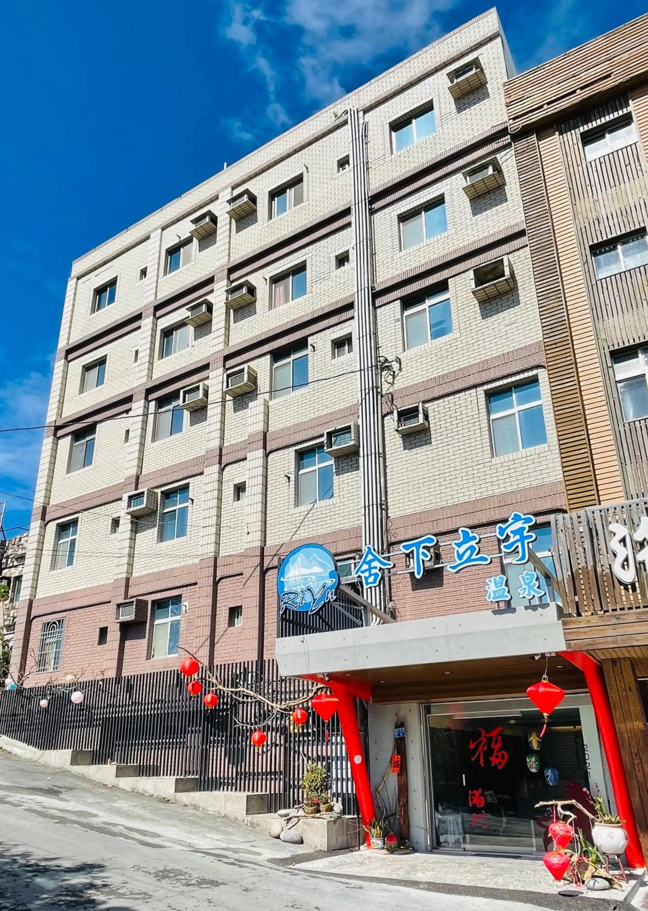 Property building in Shexia Liyu Hot Spring