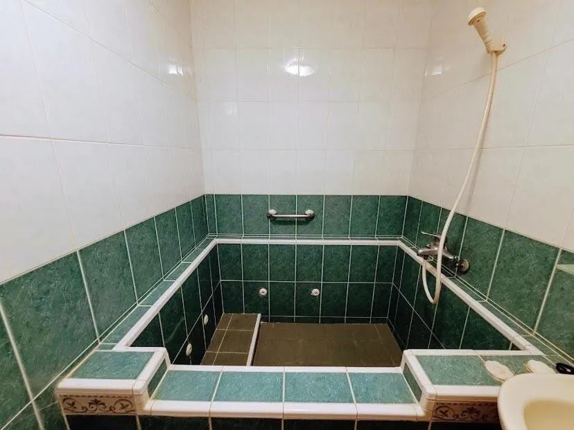 Shexia Liyu Hot Spring