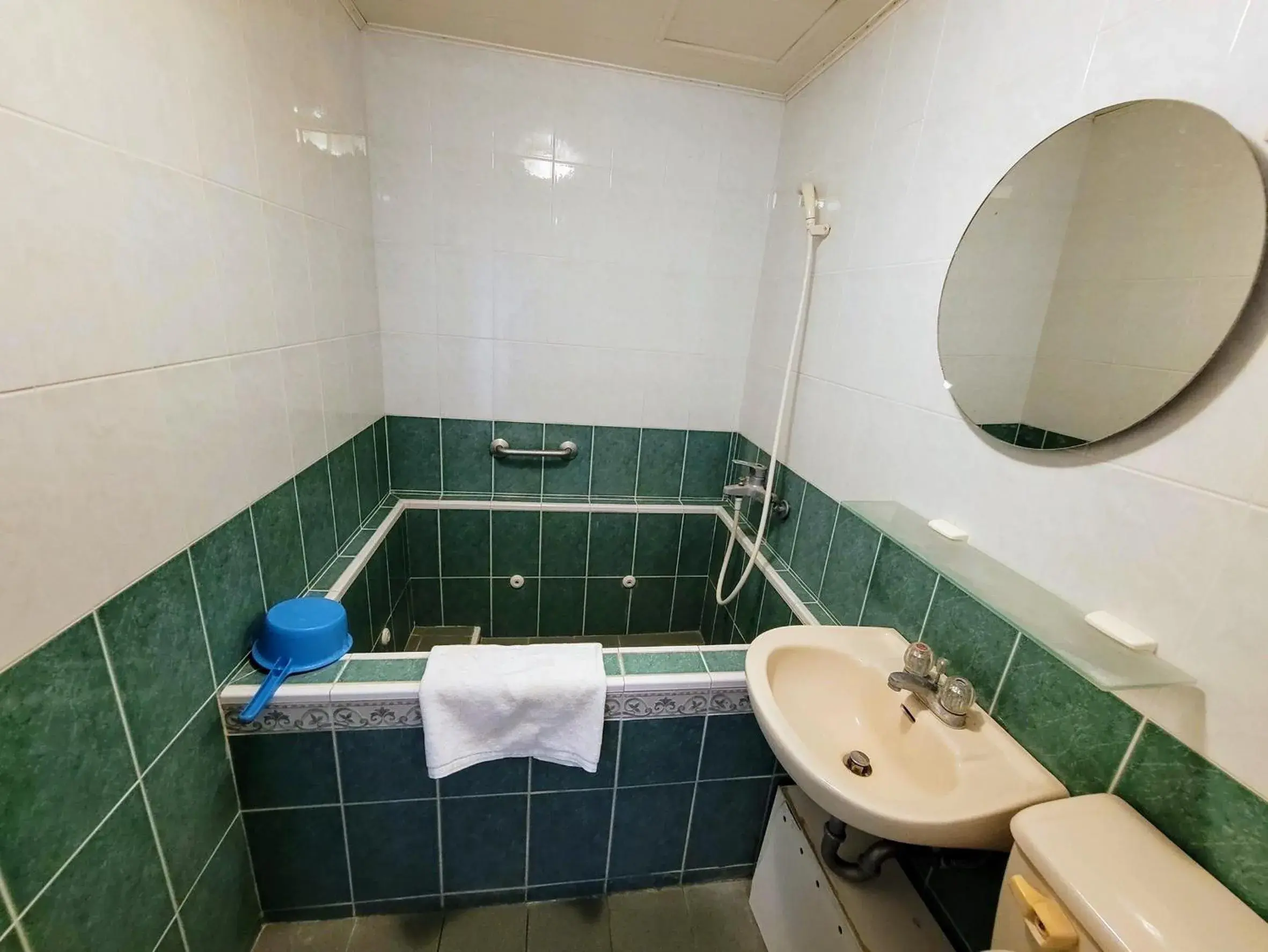 Shexia Liyu Hot Spring Shexia Liyu Hot Spring