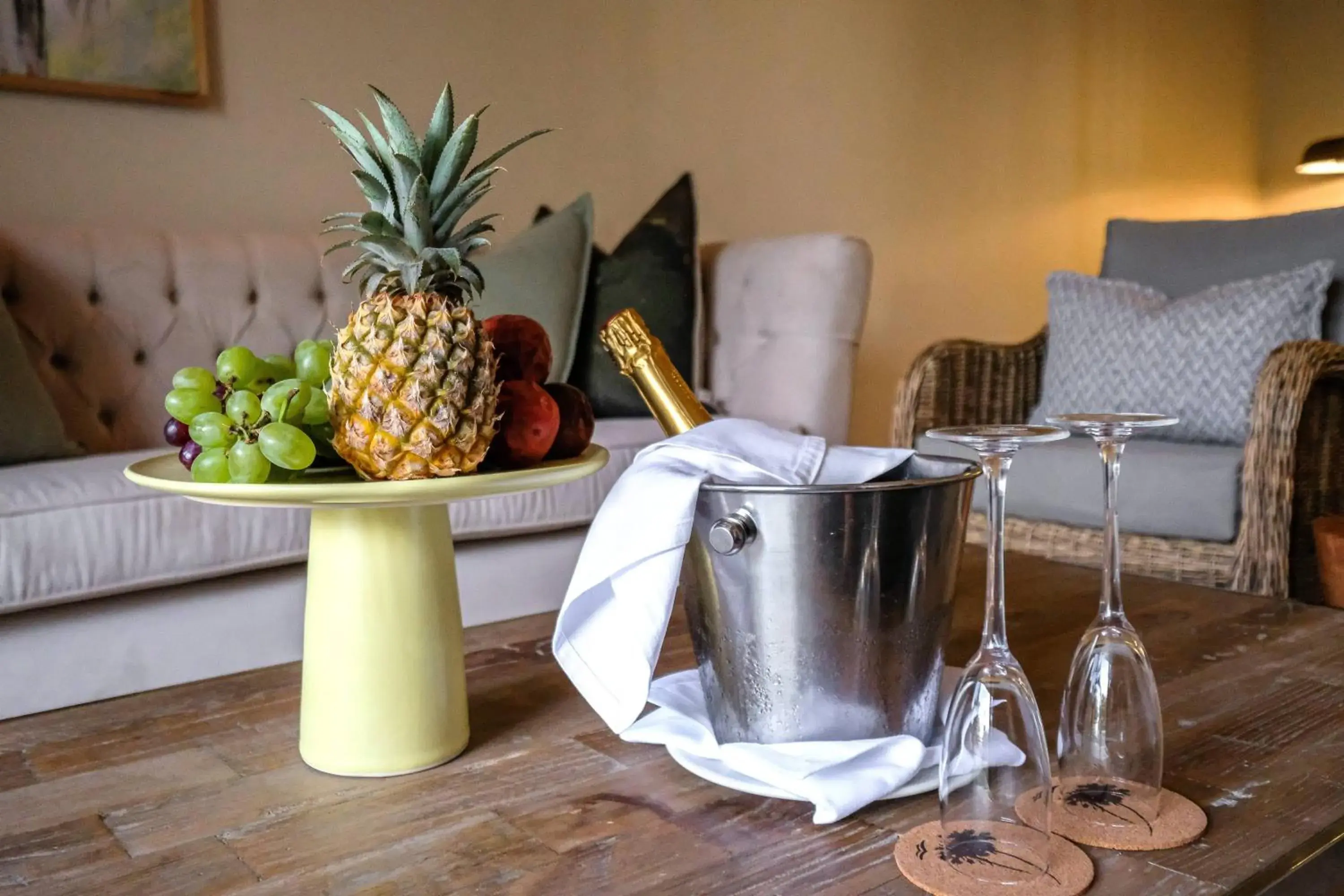 Food and drinks in Palm River Hotel Food and drinks in Palm River Hotel