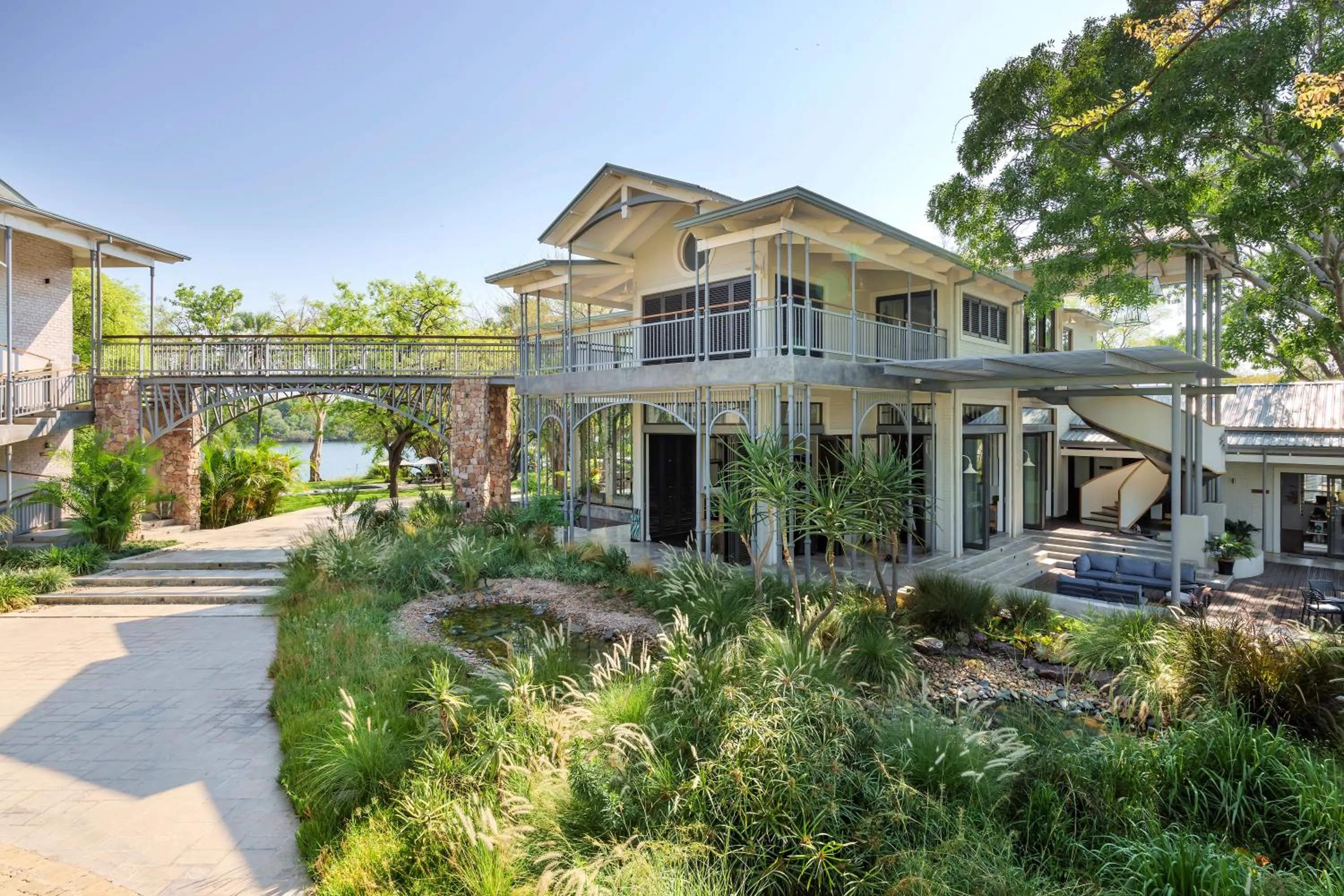 Facade/entrance in Palm River Hotel