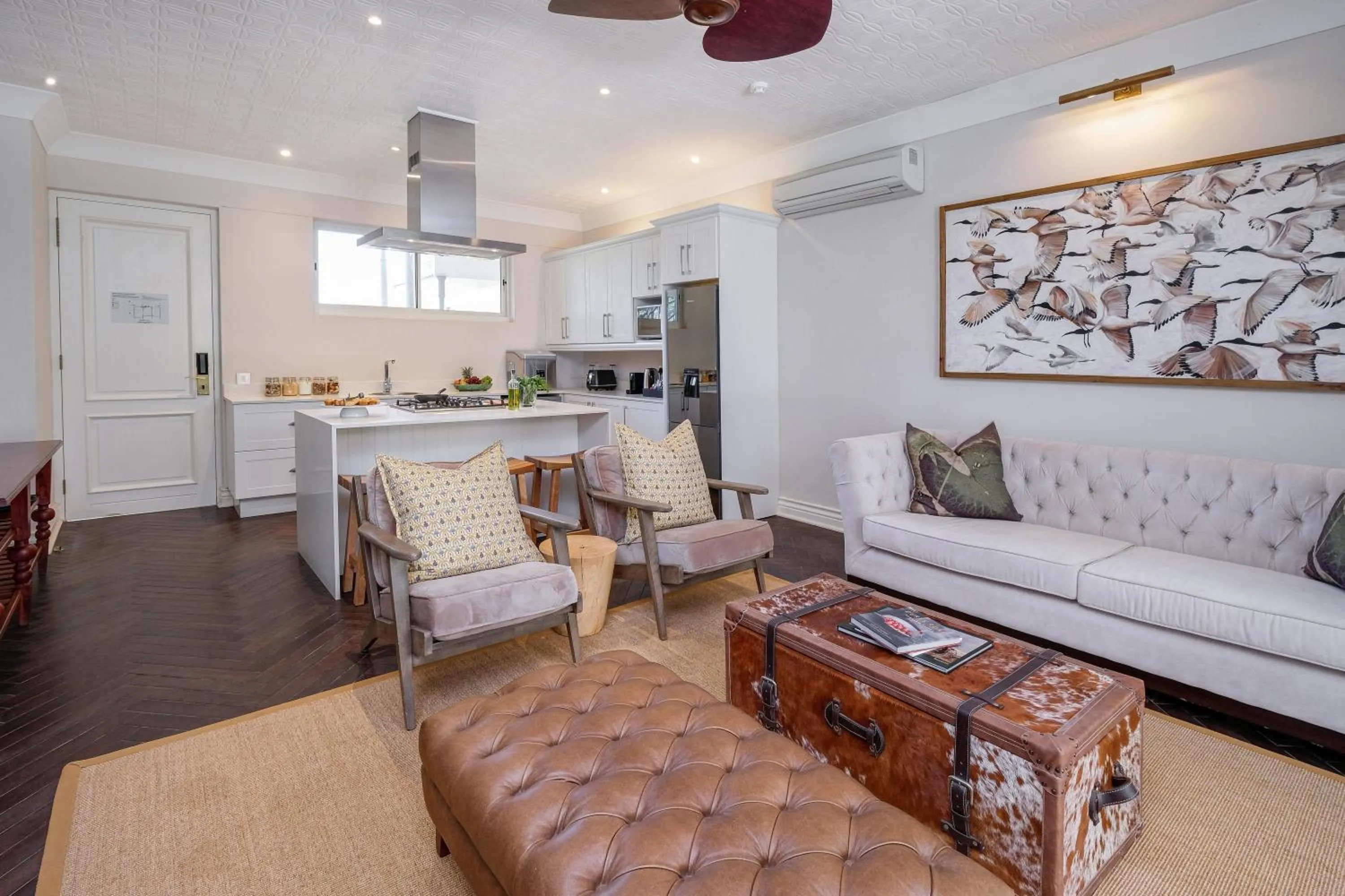 Kitchen or kitchenette in Palm River Hotel