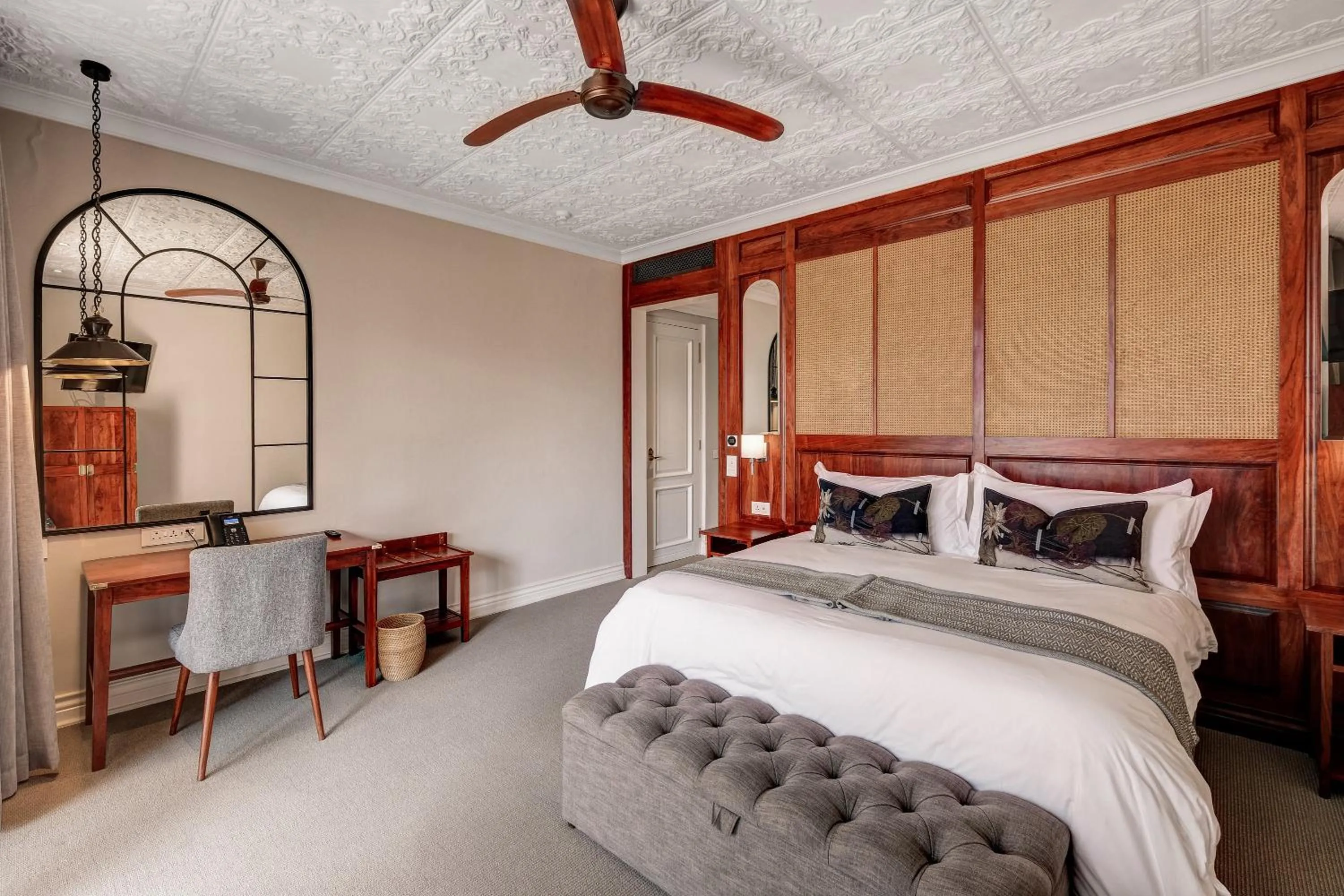 Photo of the whole room, Bed in Palm River Hotel