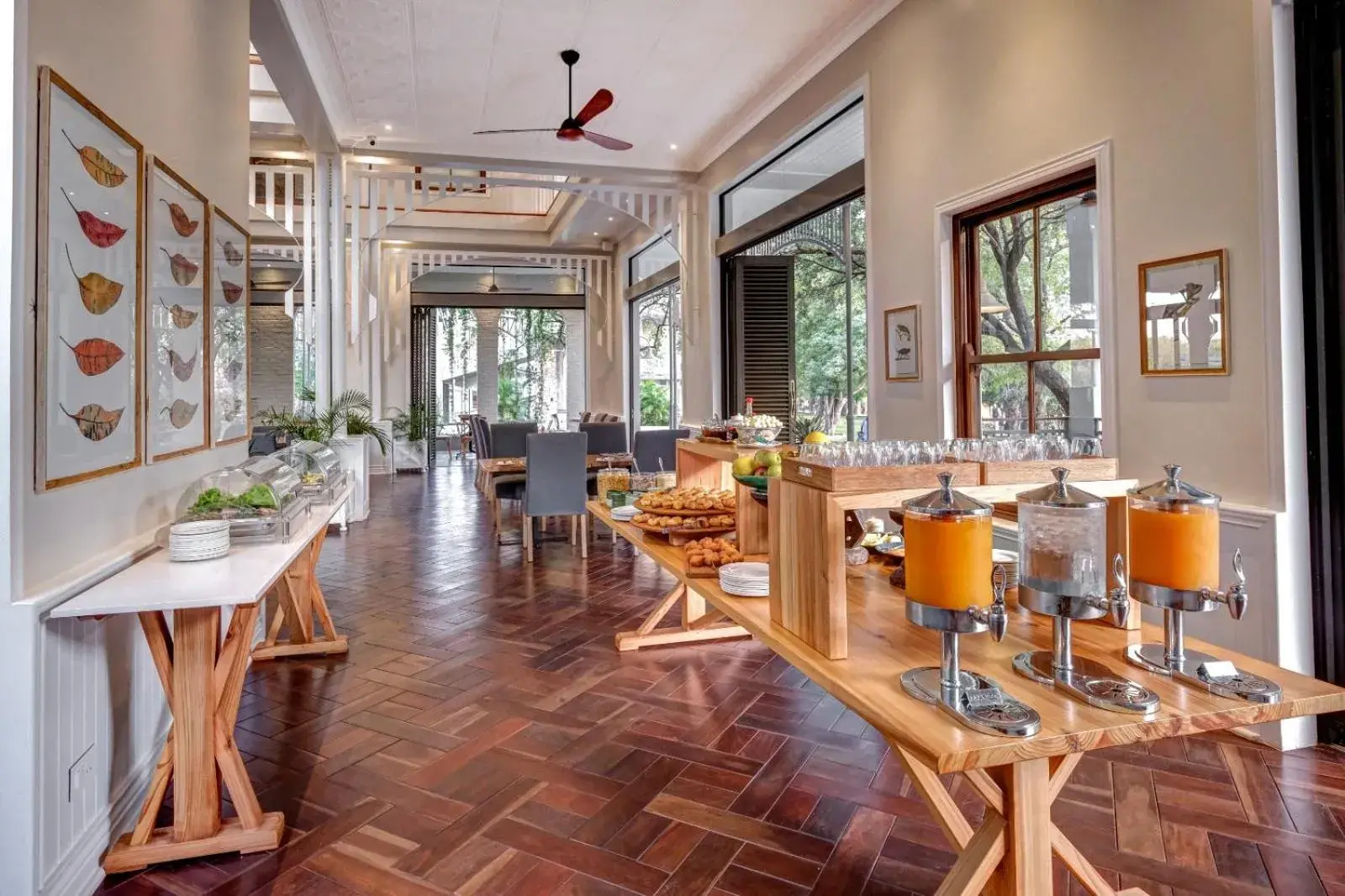 Restaurant/places to eat in Palm River Hotel Restaurant/places to eat in Palm River Hotel