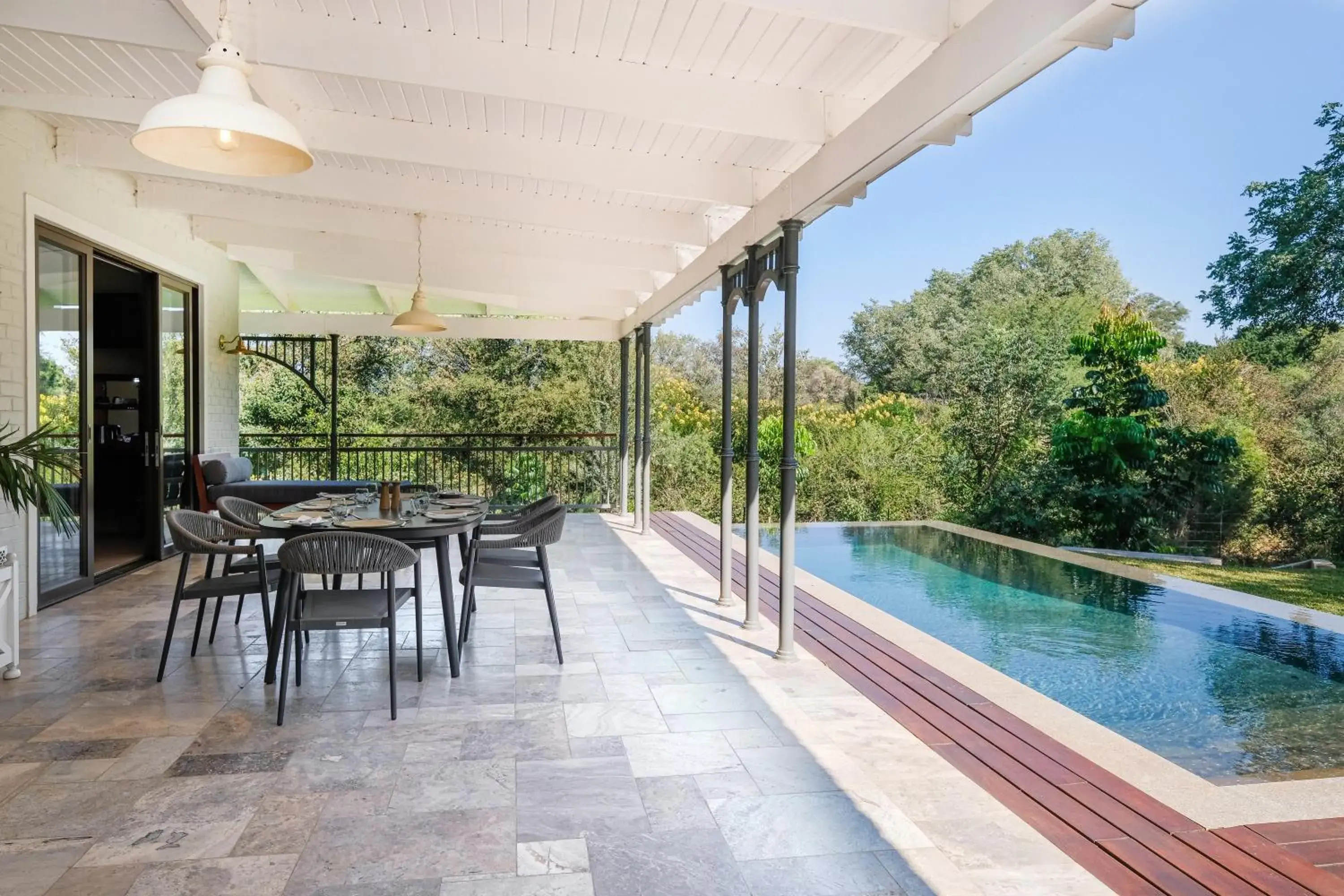 Three-Bedroom Villa in Palm River Hotel Three-Bedroom Villa in Palm River Hotel