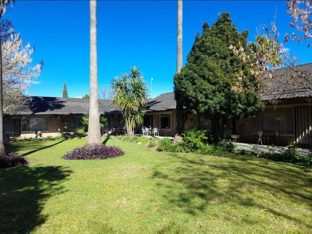 Property building in Palms Lodge