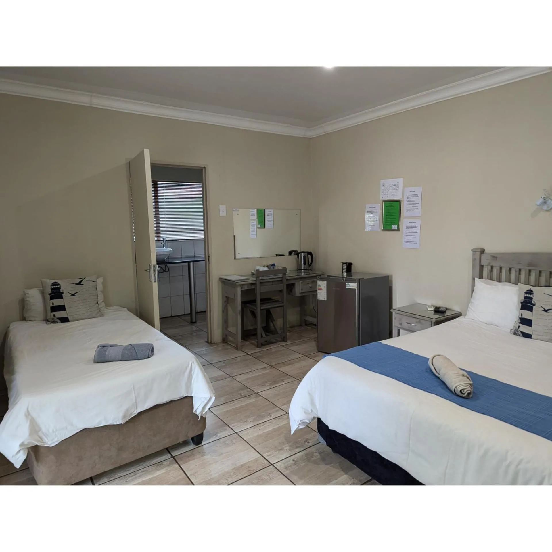 Coffee/tea facilities, Bed in Palms Lodge