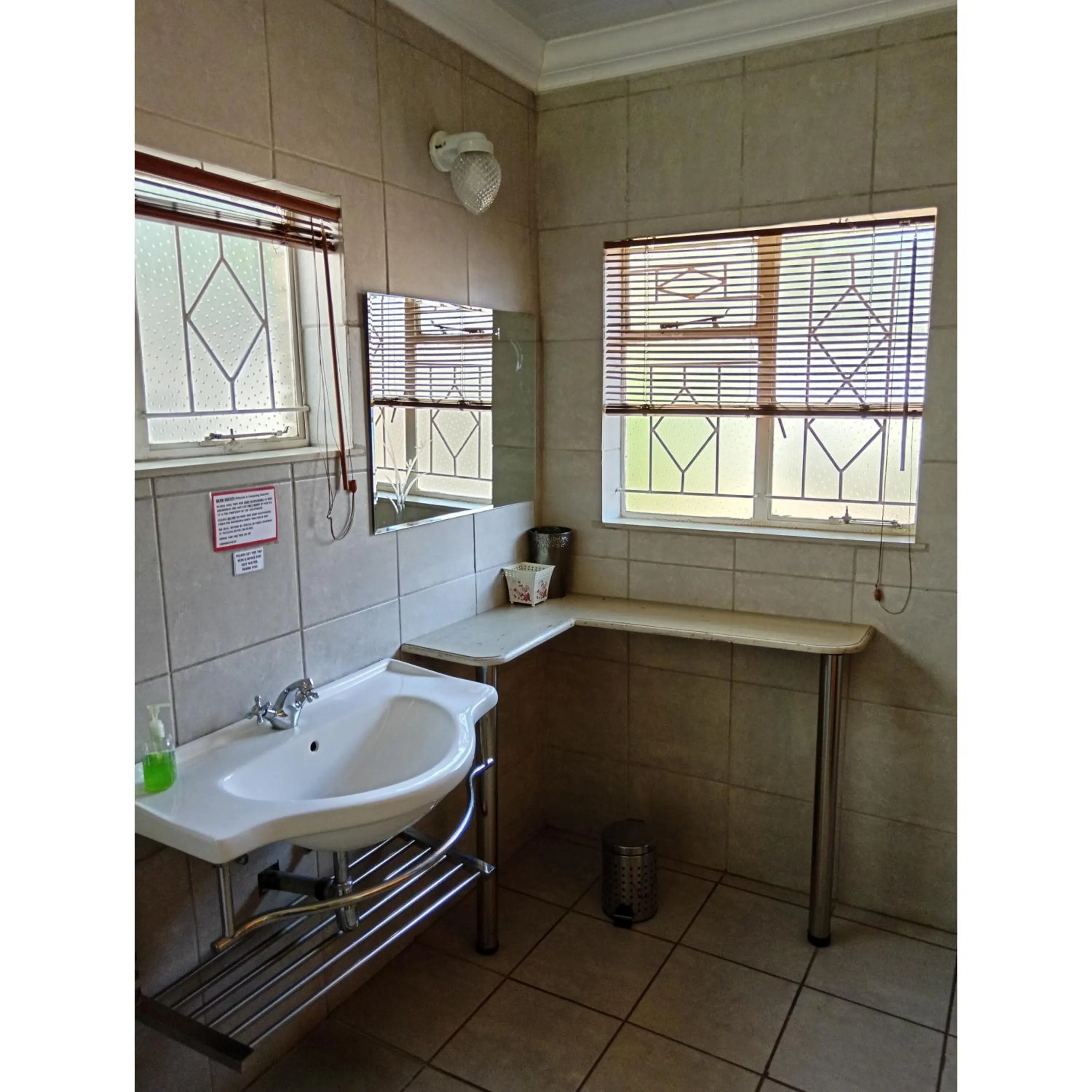 Bathroom in Palms Lodge