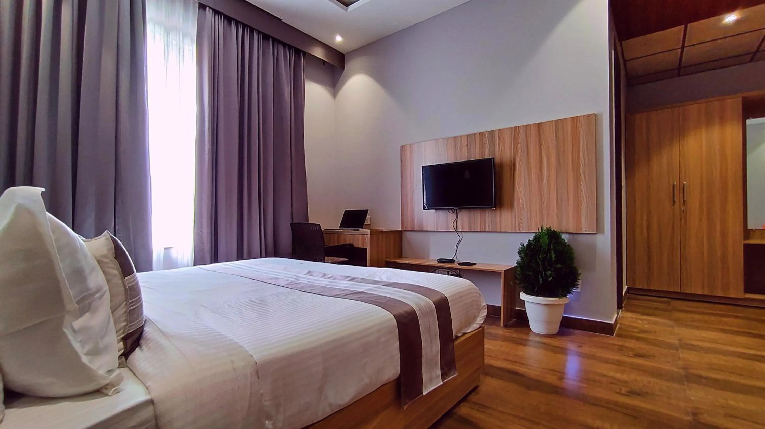 TV and multimedia, Bed in Sshubh Hotel Nathdwara