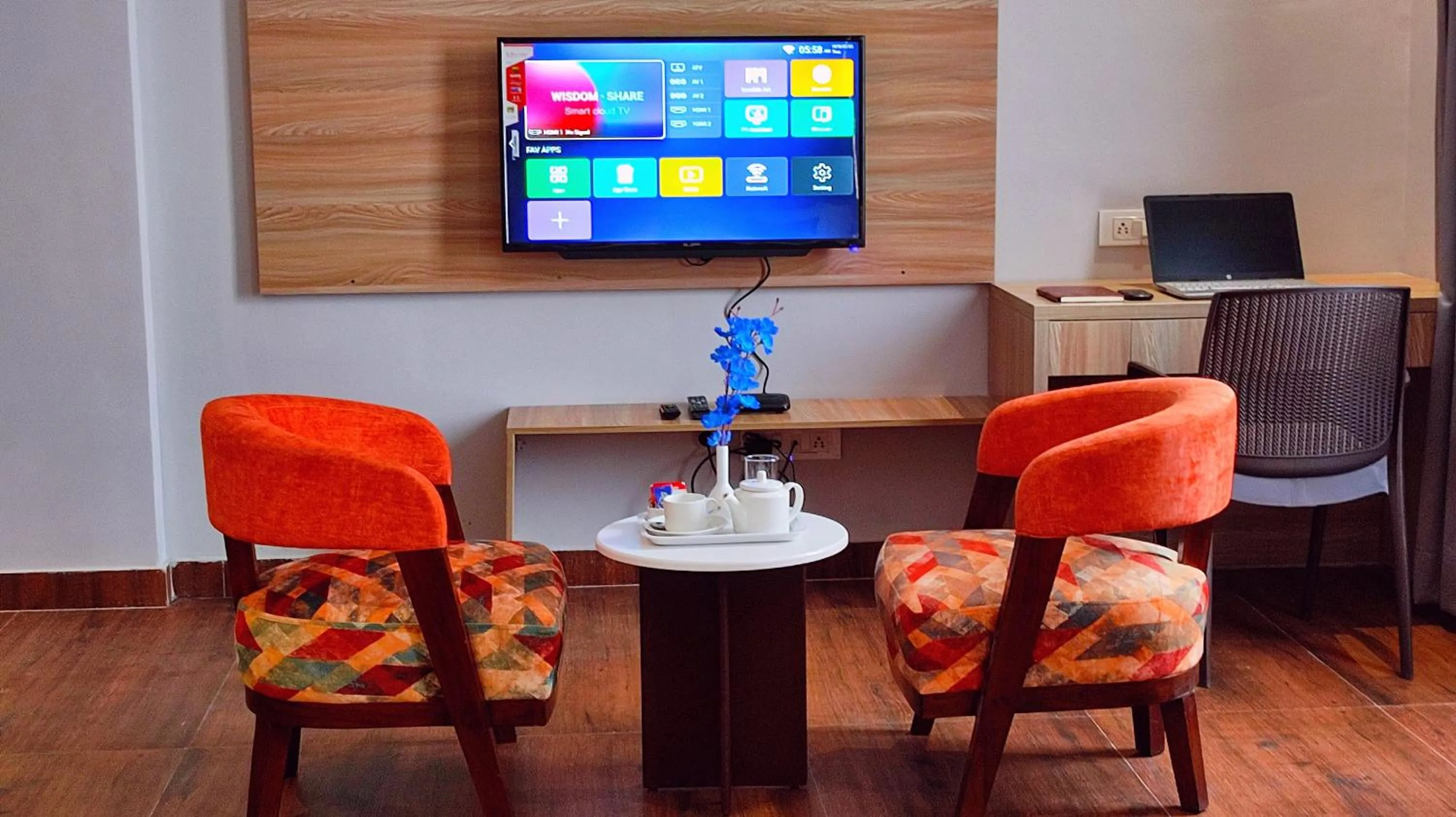 Communal lounge/ TV room in Sshubh Hotel Nathdwara