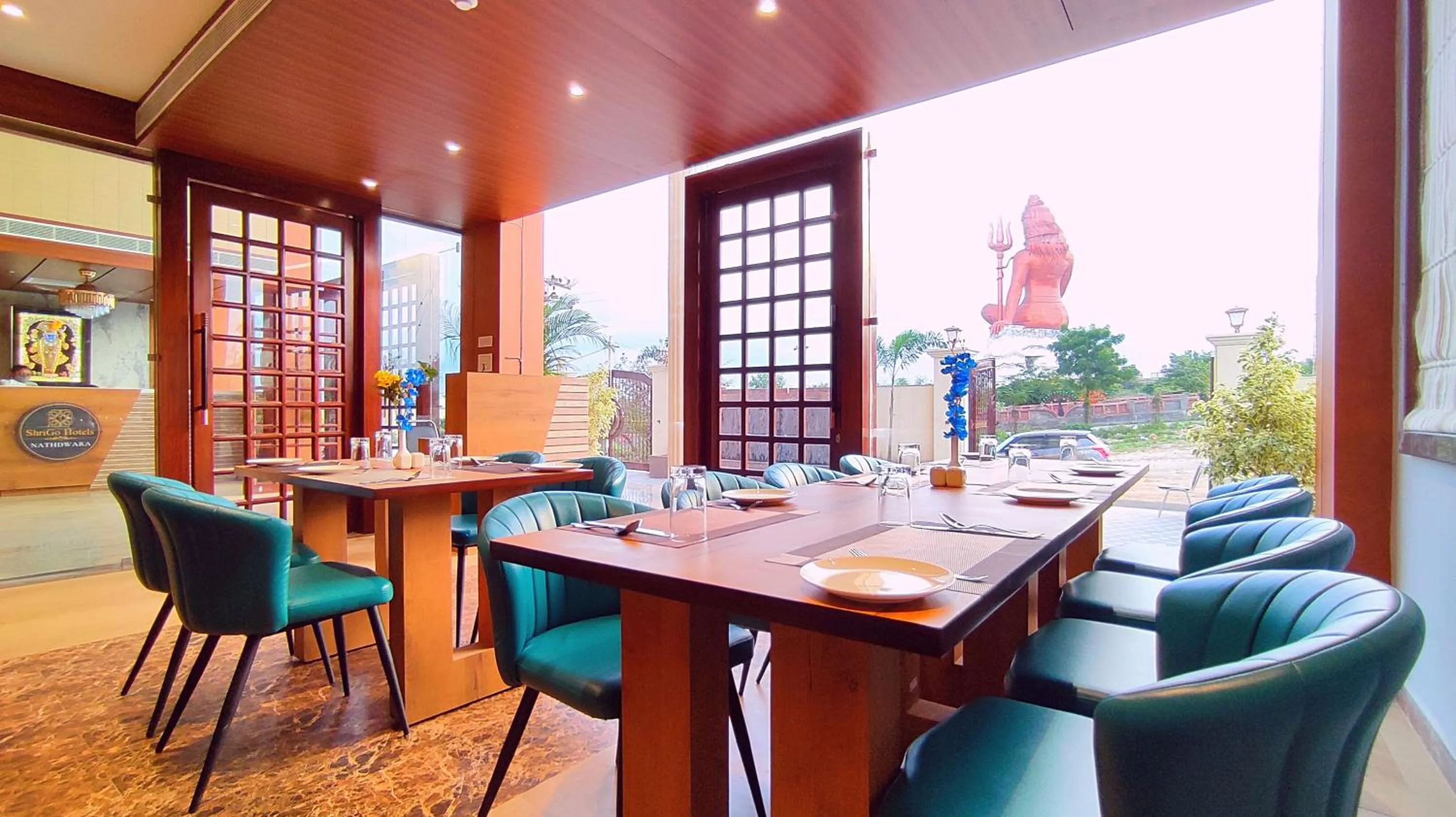 Restaurant/places to eat in Sshubh Hotel Nathdwara