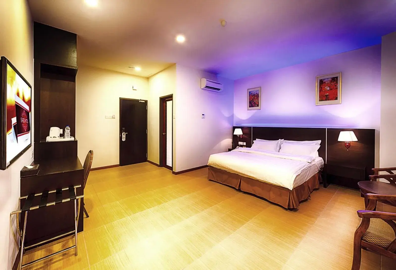 Superior King Room in ERNES Hotel Alma Bukit Mertajam Superior King Room in ERNES Hotel Alma Bukit Mertajam