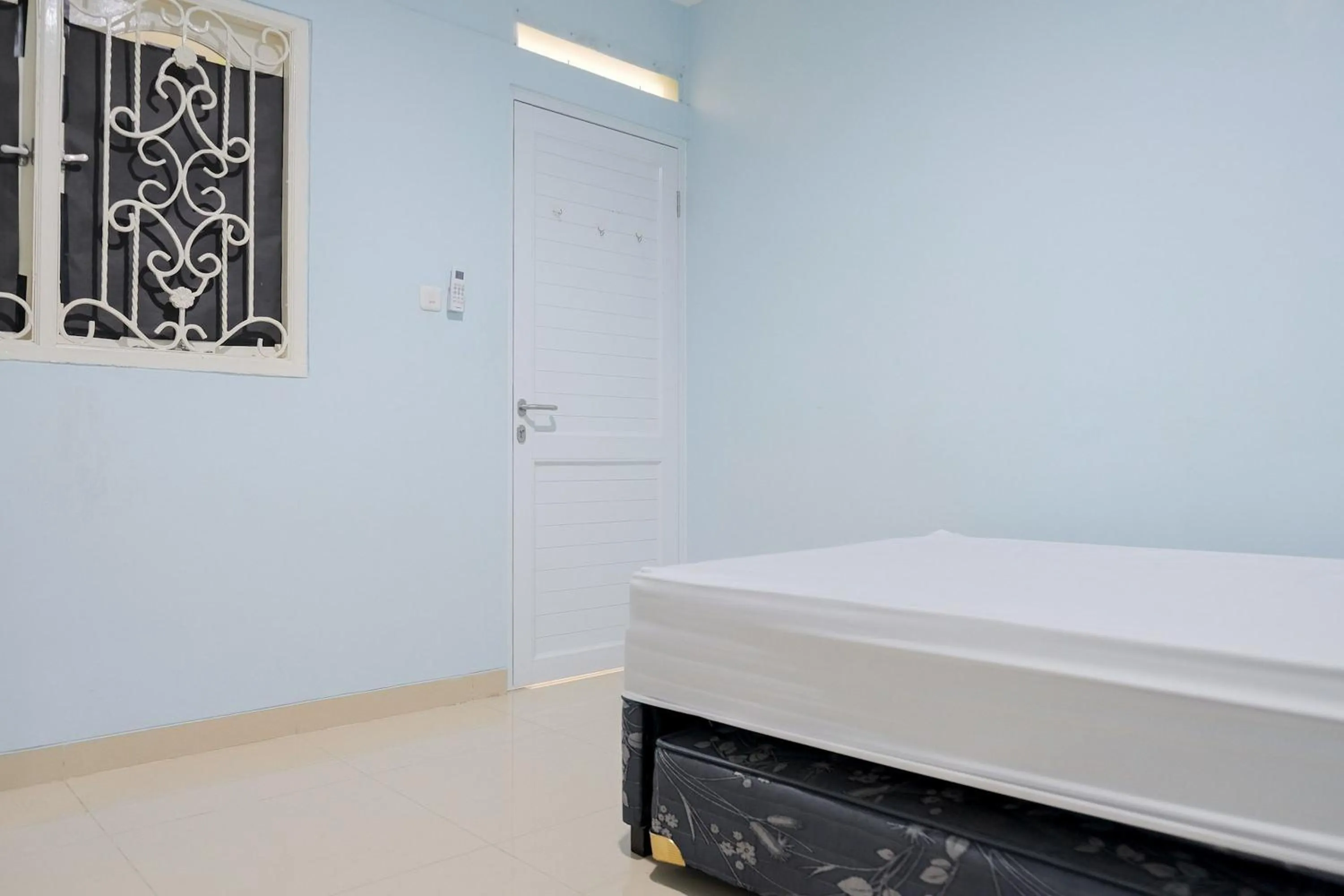 Bedroom in KoolKost Syariah near Green Pramuka Square Mall - Minimal Stay 6 Nights