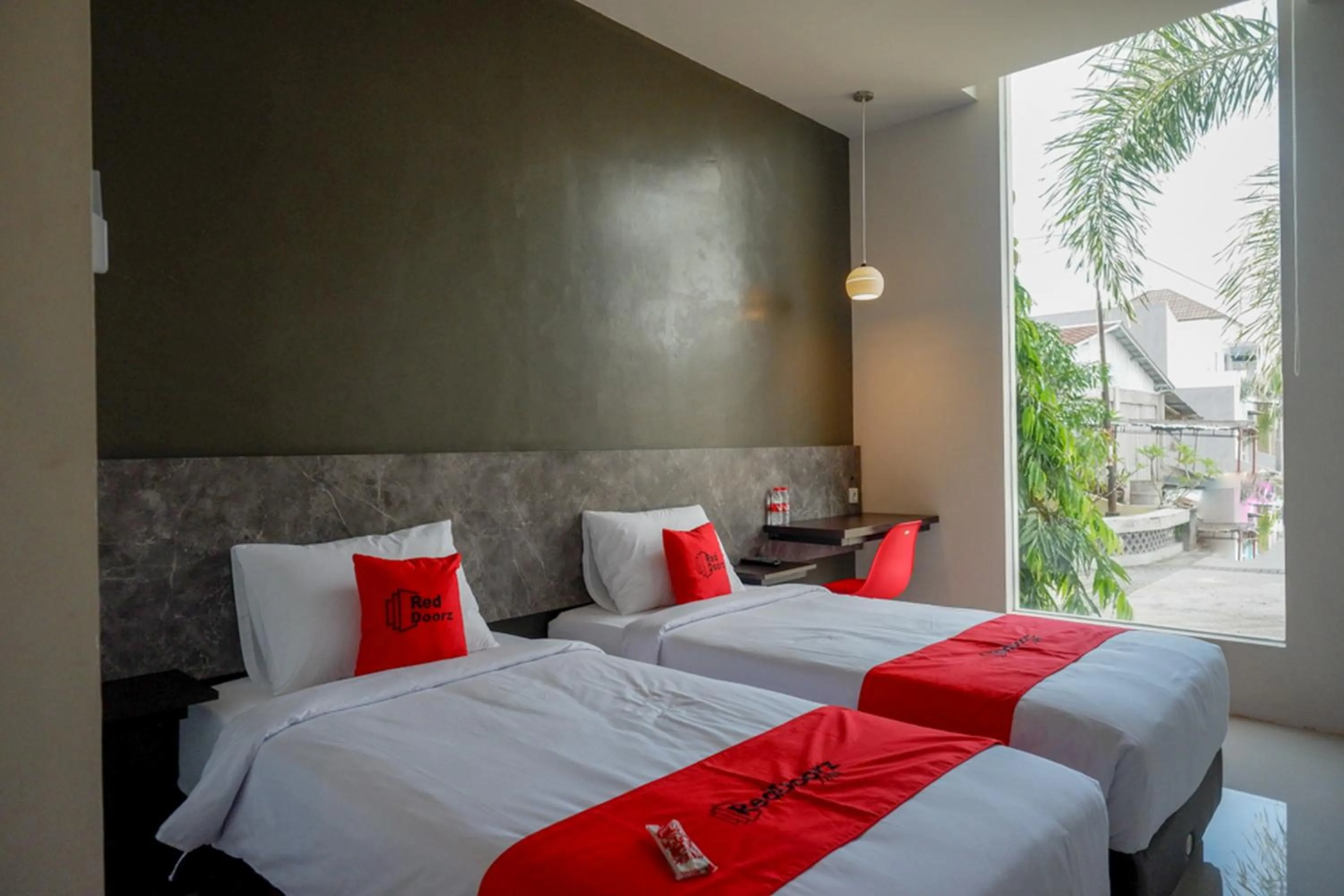 Bedroom, Bed in RedDoorz Plus near Solo Baru