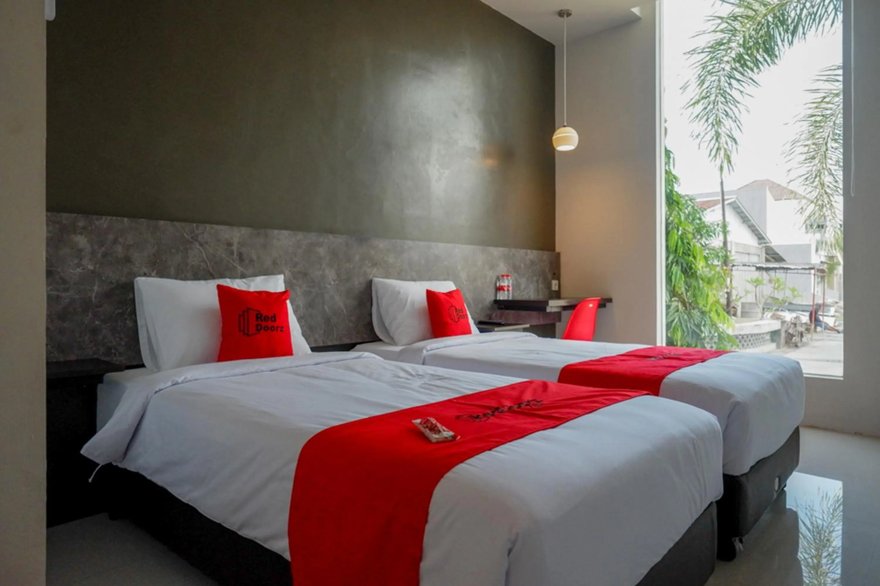 Bedroom, Bed in RedDoorz Plus near Solo Baru