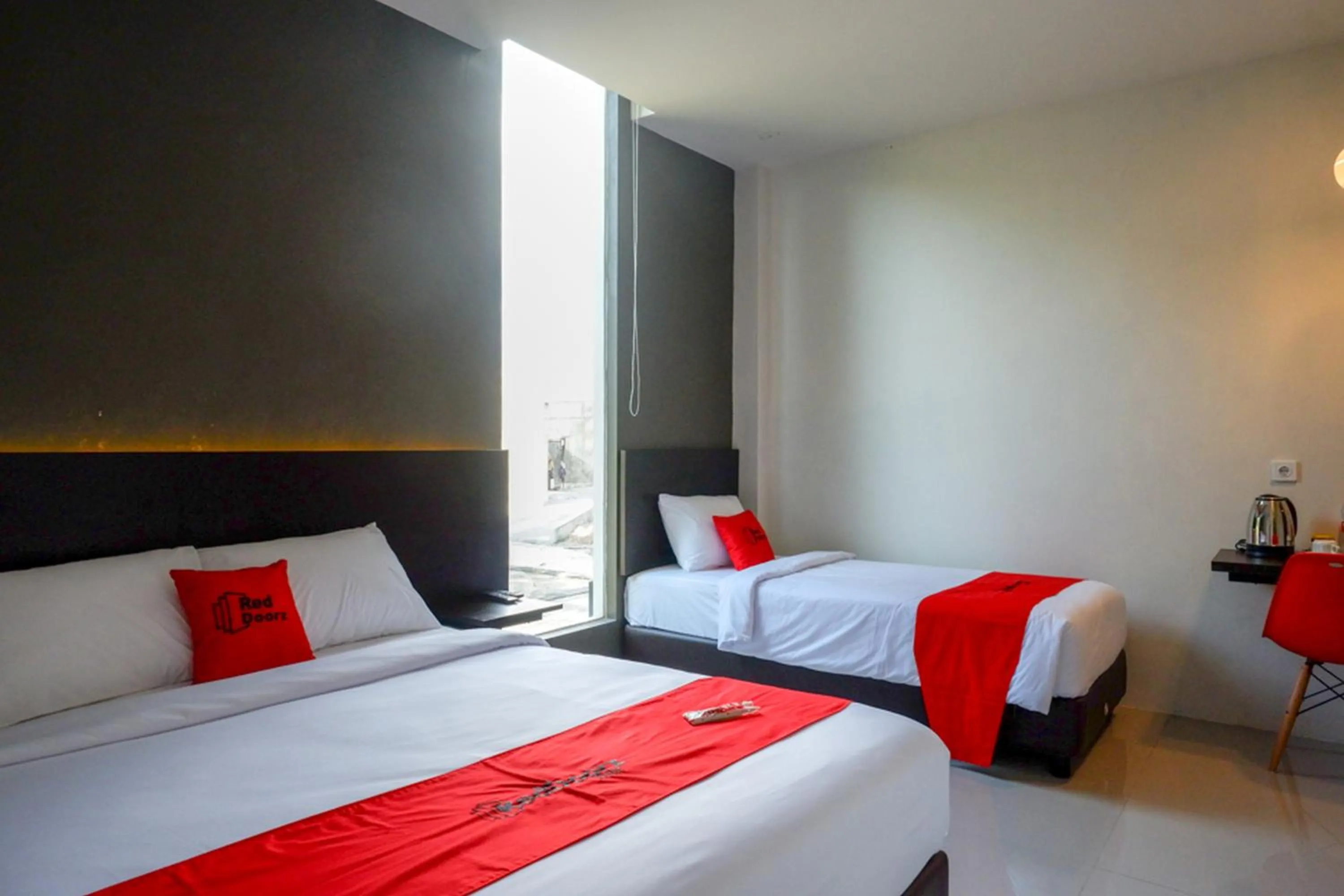 Bedroom, Bed in RedDoorz Plus near Solo Baru