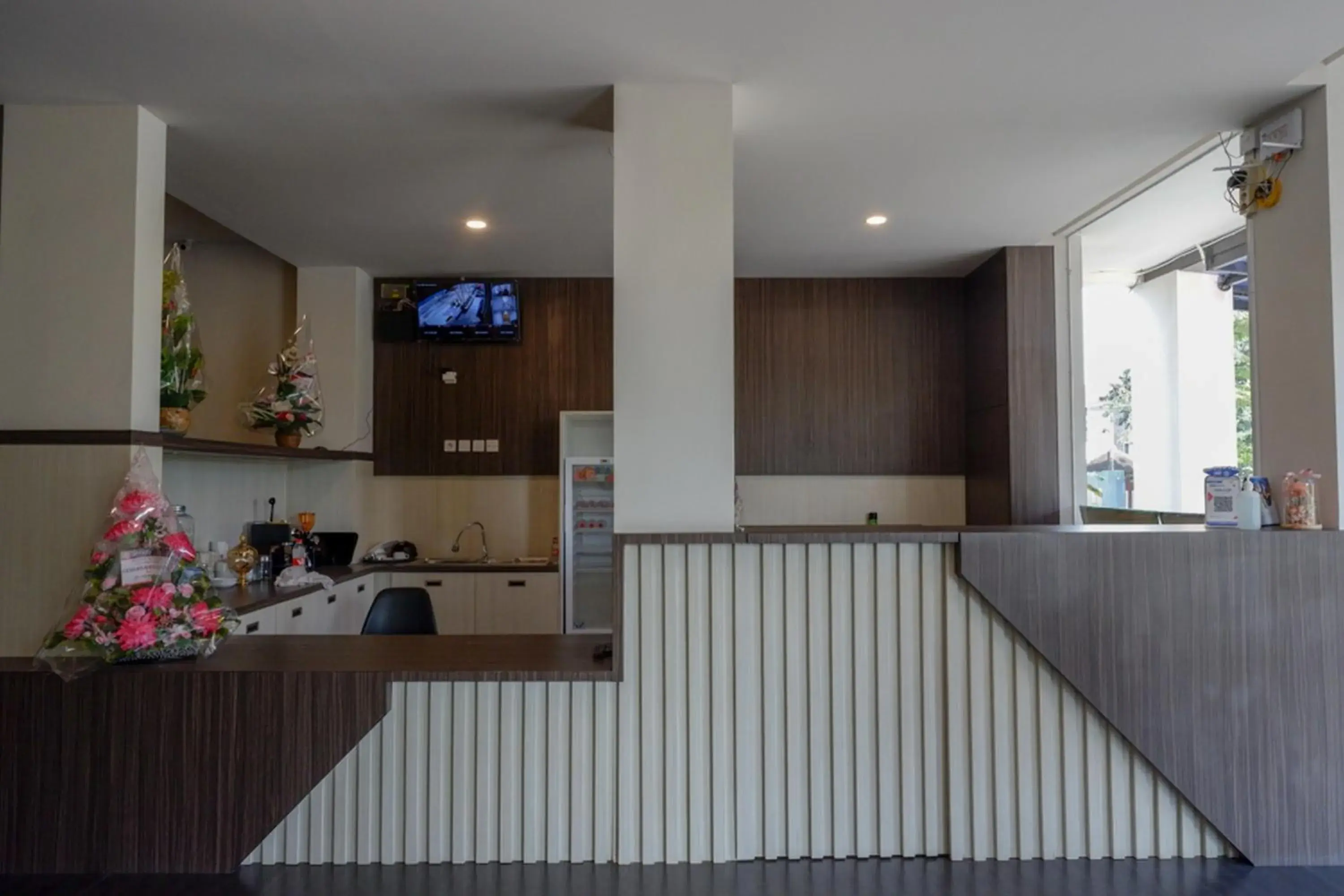 Lobby or reception in RedDoorz Plus near Solo Baru Lobby or reception in RedDoorz Plus near Solo Baru