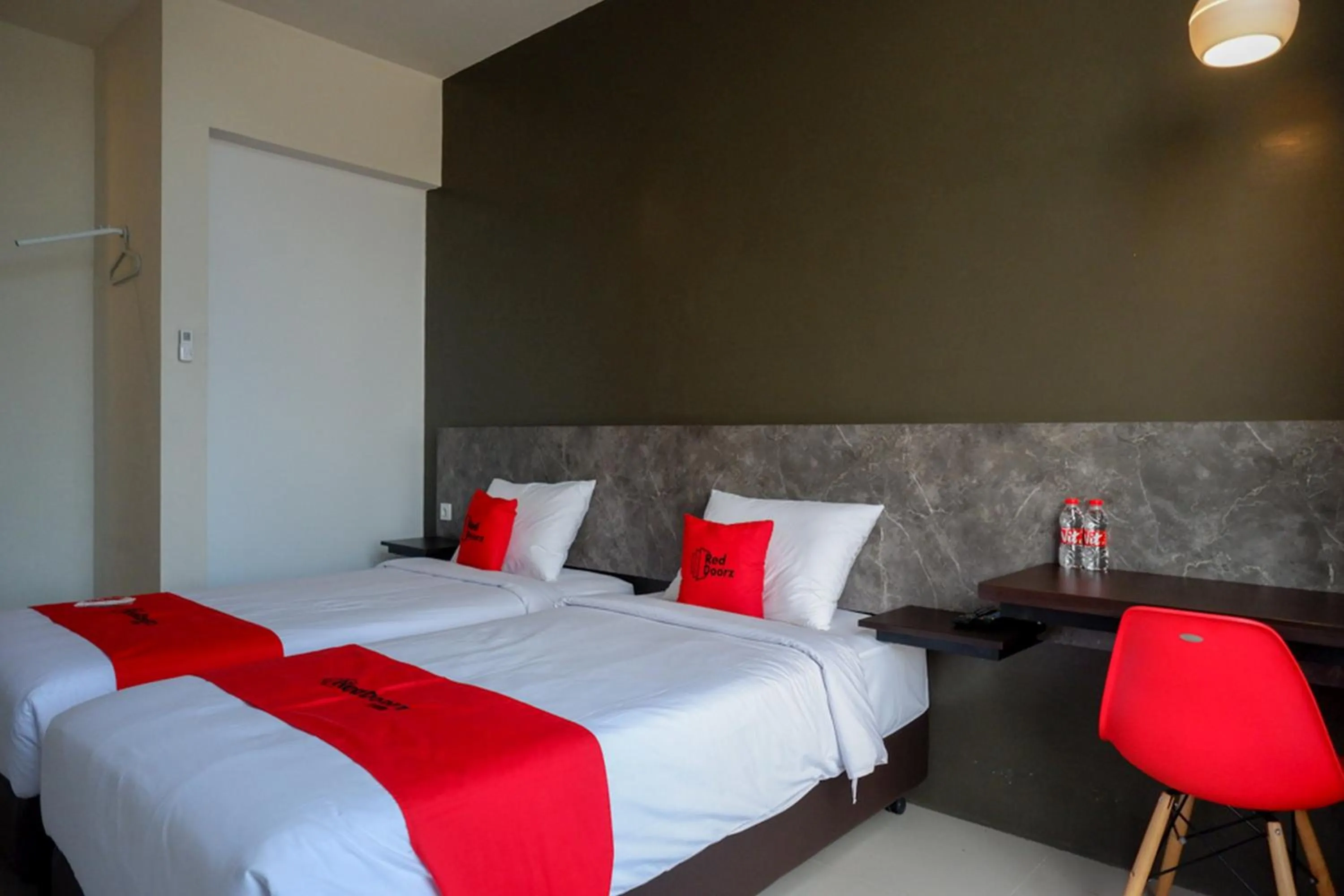 Bedroom, Bed in RedDoorz Plus near Solo Baru