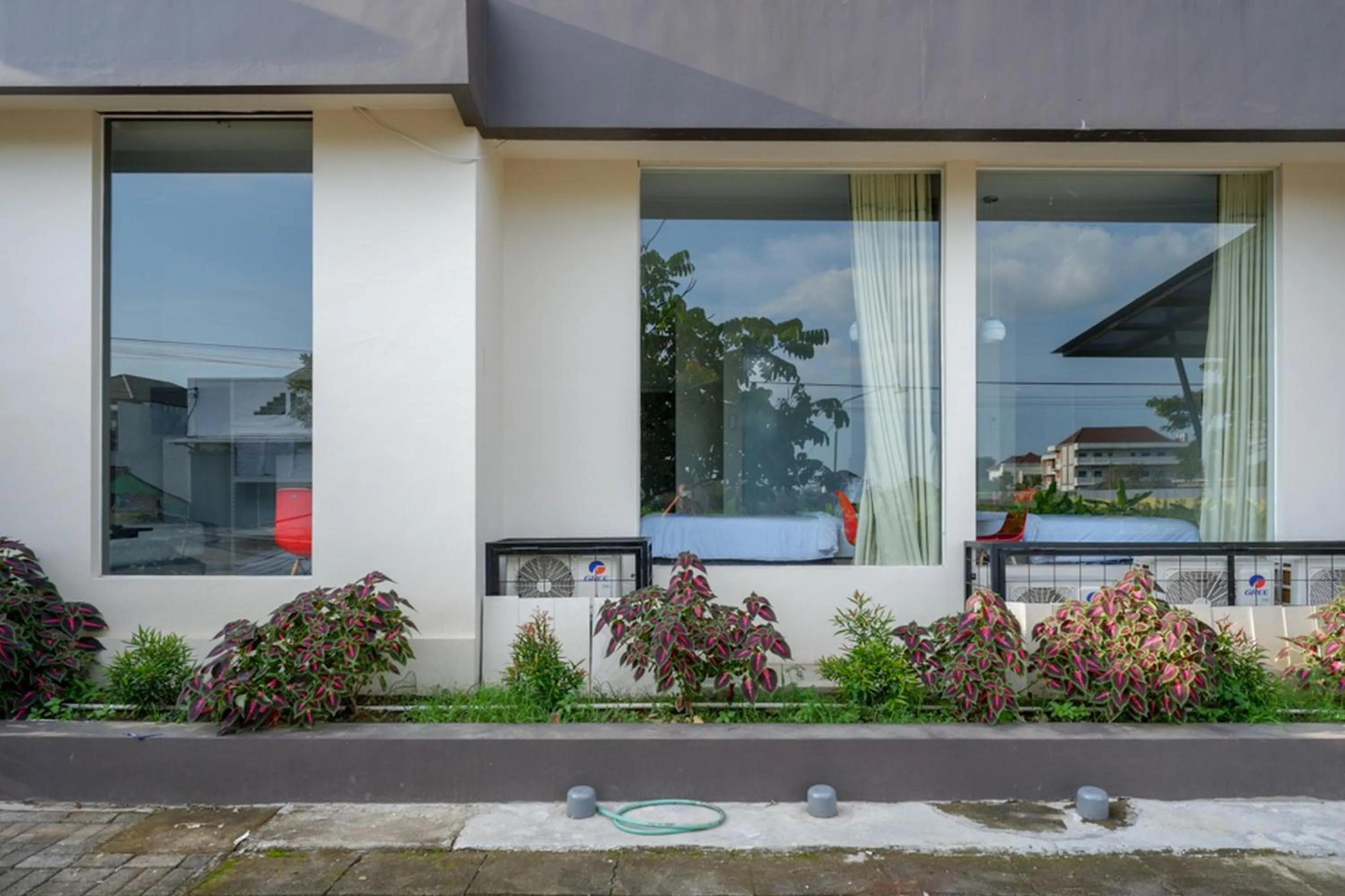 Property building in RedDoorz Plus near Solo Baru