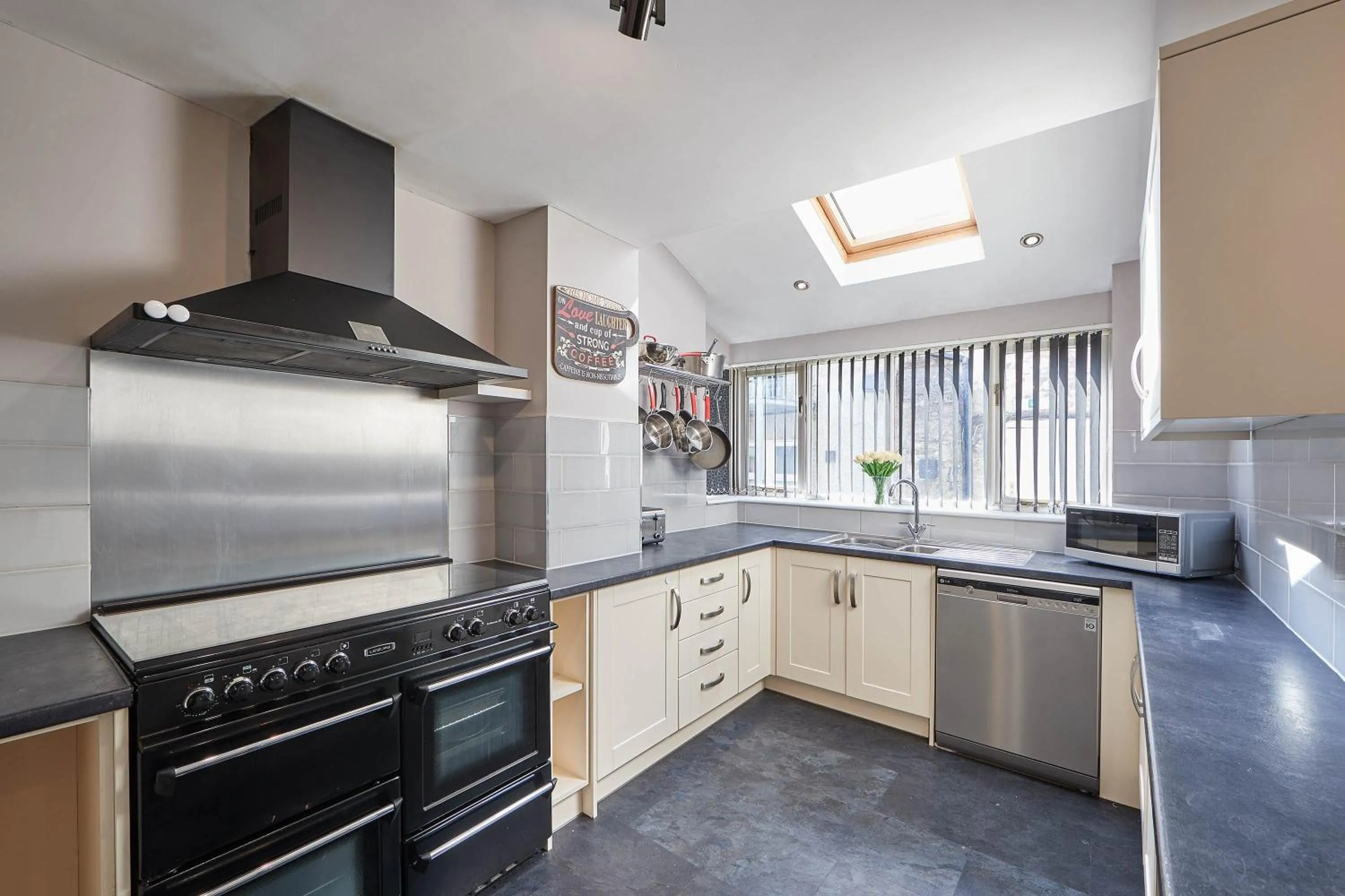 Kitchen or kitchenette in Host & Stay - Rosedale House
