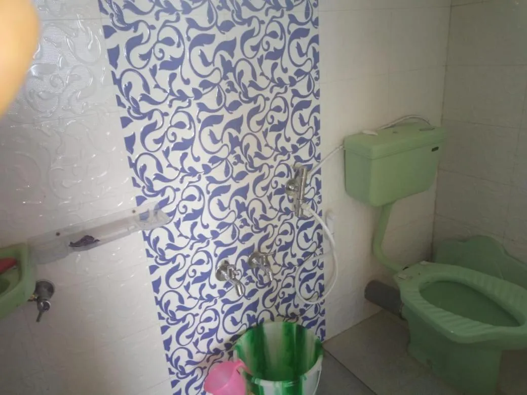 Bathroom in Dikis Homestay