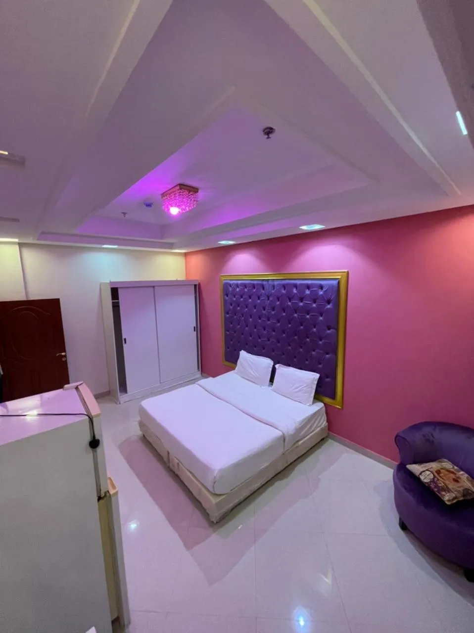 Photo of the whole room, Bed in Golden Quba 1