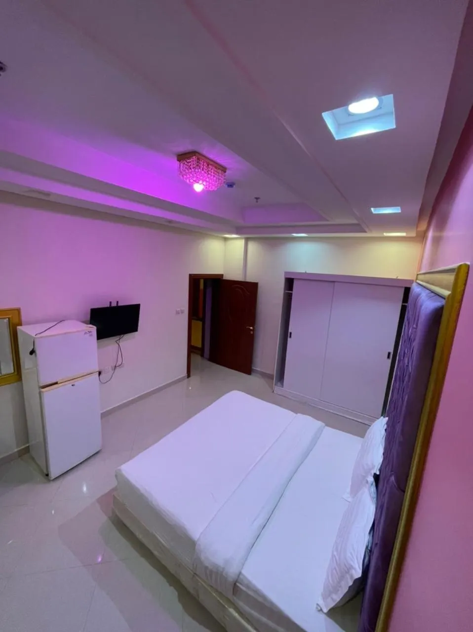 Photo of the whole room, Bed in Golden Quba 1