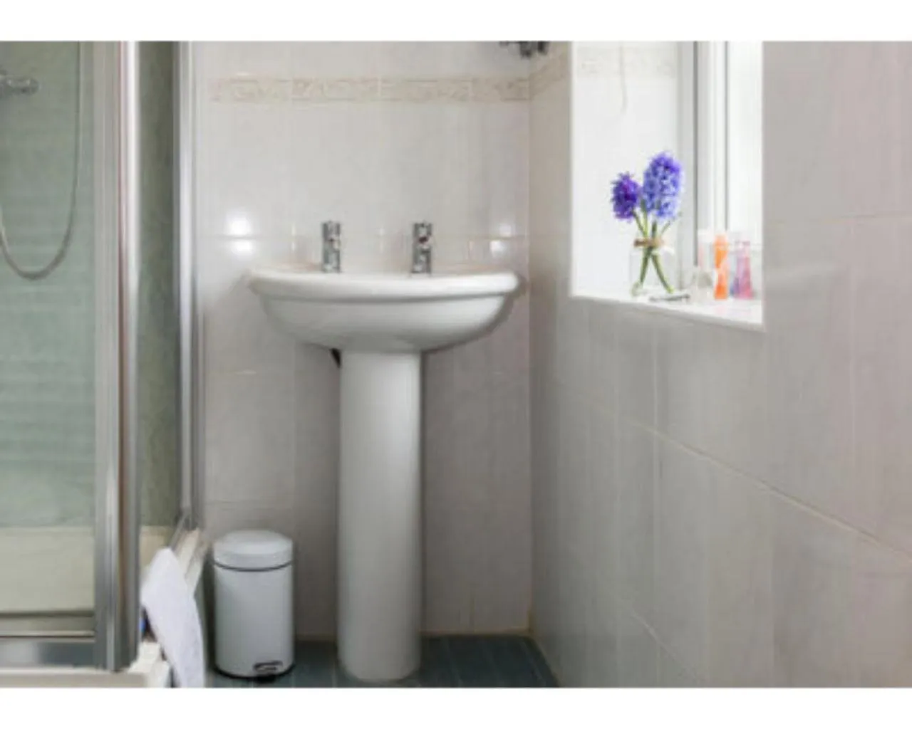 Bathroom in The Bull Inn