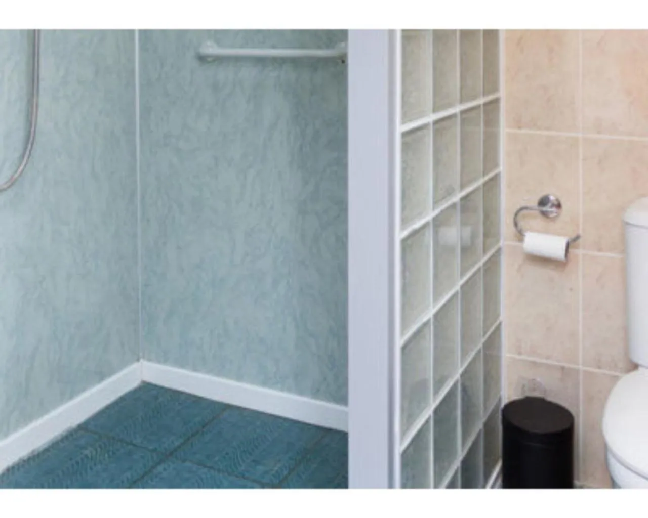 Bathroom in The Bull Inn