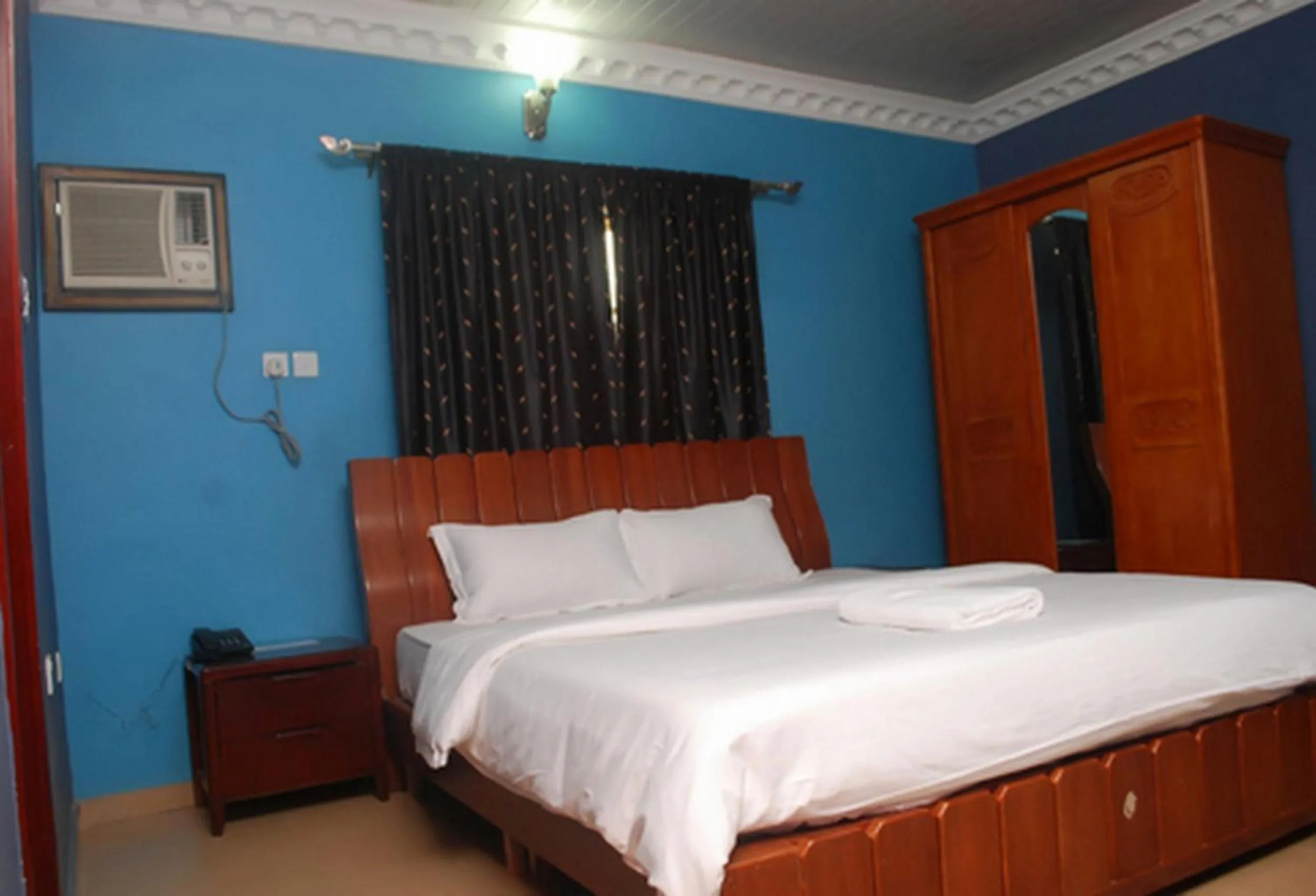 Bed in Owees Place-standard
